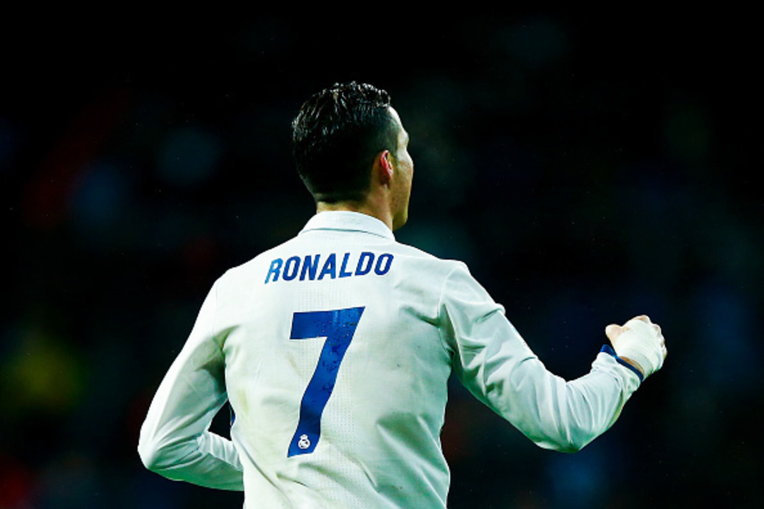 MADRID, SPAIN - JANUARY 29: Cristiano Ronaldo of Real Madrid CF celebrates scoring their second goal during the La Liga match between Real Madrid CF and Real Sociedad de Futbol at Estadio Santiago Bernabeu on January 29, 2017 in Madrid, Spain. (Photo by MADRID, SPAIN - JANUARY 29: Cristiano Ronaldo of Real Madrid CF celebrates scoring their second goal during the La Liga match between Real Madrid CF and Real Sociedad de Futbol at Estadio Santiago Bernabeu on January 29, 2017 in Madrid, Spain. (Photo by