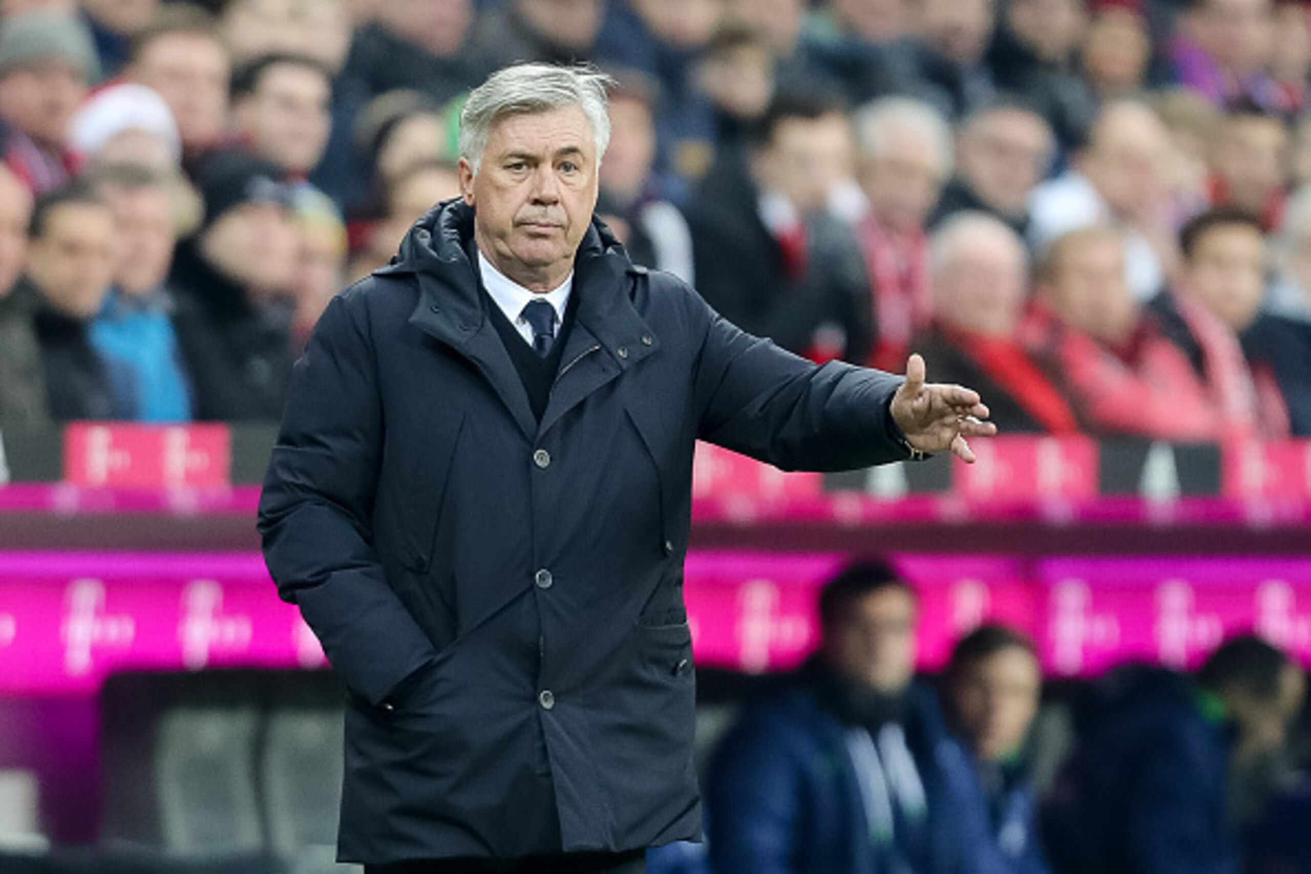 MUNICH, GERMANY - FEBRUARY 04: Head couch Carlo Ancelotti of FC Bayern Muenchen gestures during the Bundesliga match between Bayern Muenchen and FC Schalke 04 at Allianz Arena on February 4, 2017 in Munich, Germany. (Photo by TF-Images/Getty Images) MUNICH, GERMANY - FEBRUARY 04: Head couch Carlo Ancelotti of FC Bayern Muenchen gestures during the Bundesliga match between Bayern Muenchen and FC Schalke 04 at Allianz Arena on February 4, 2017 in Munich, Germany. (Photo by TF-Images/Getty Images)