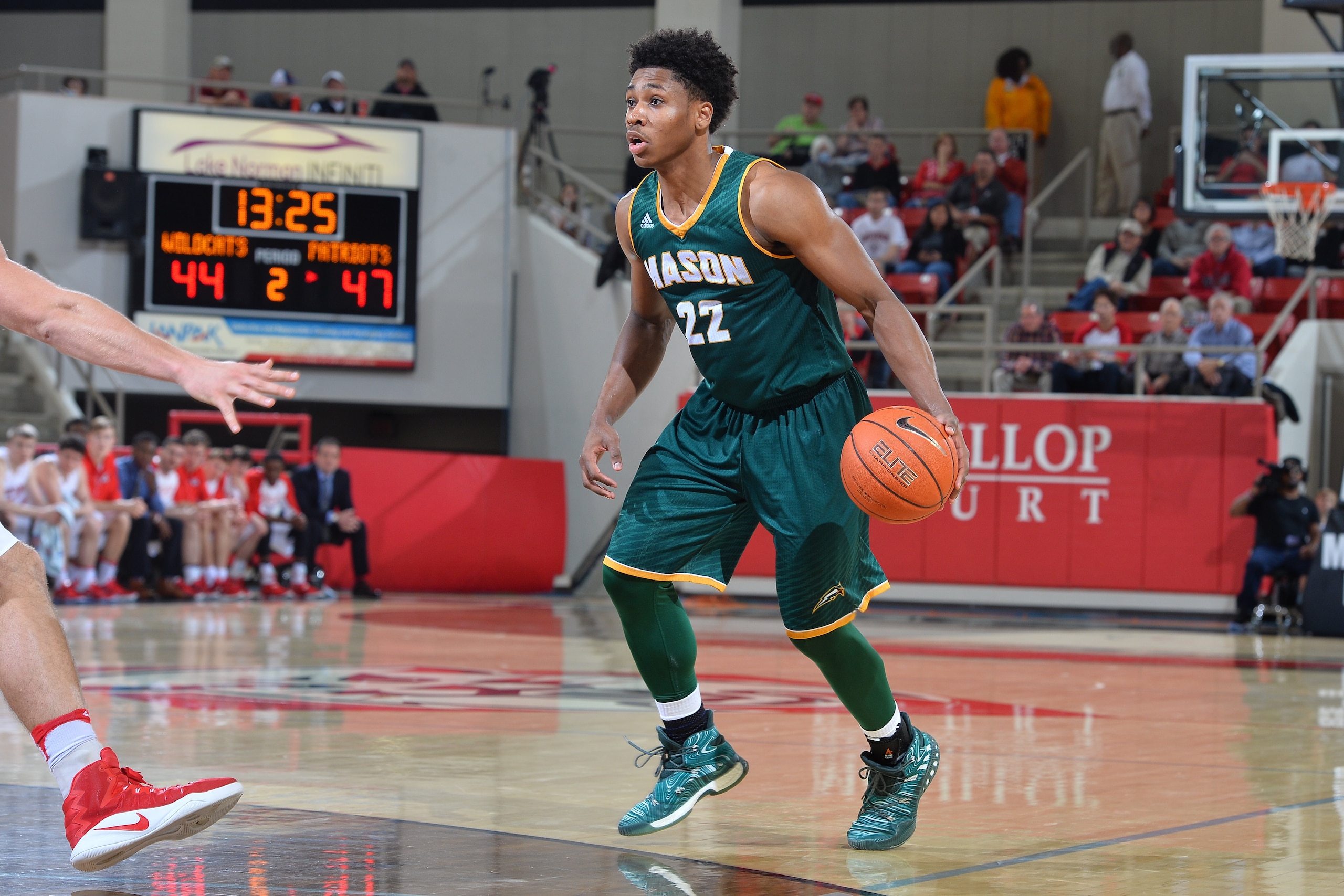 Marquise Moore put on a show against Davidson.