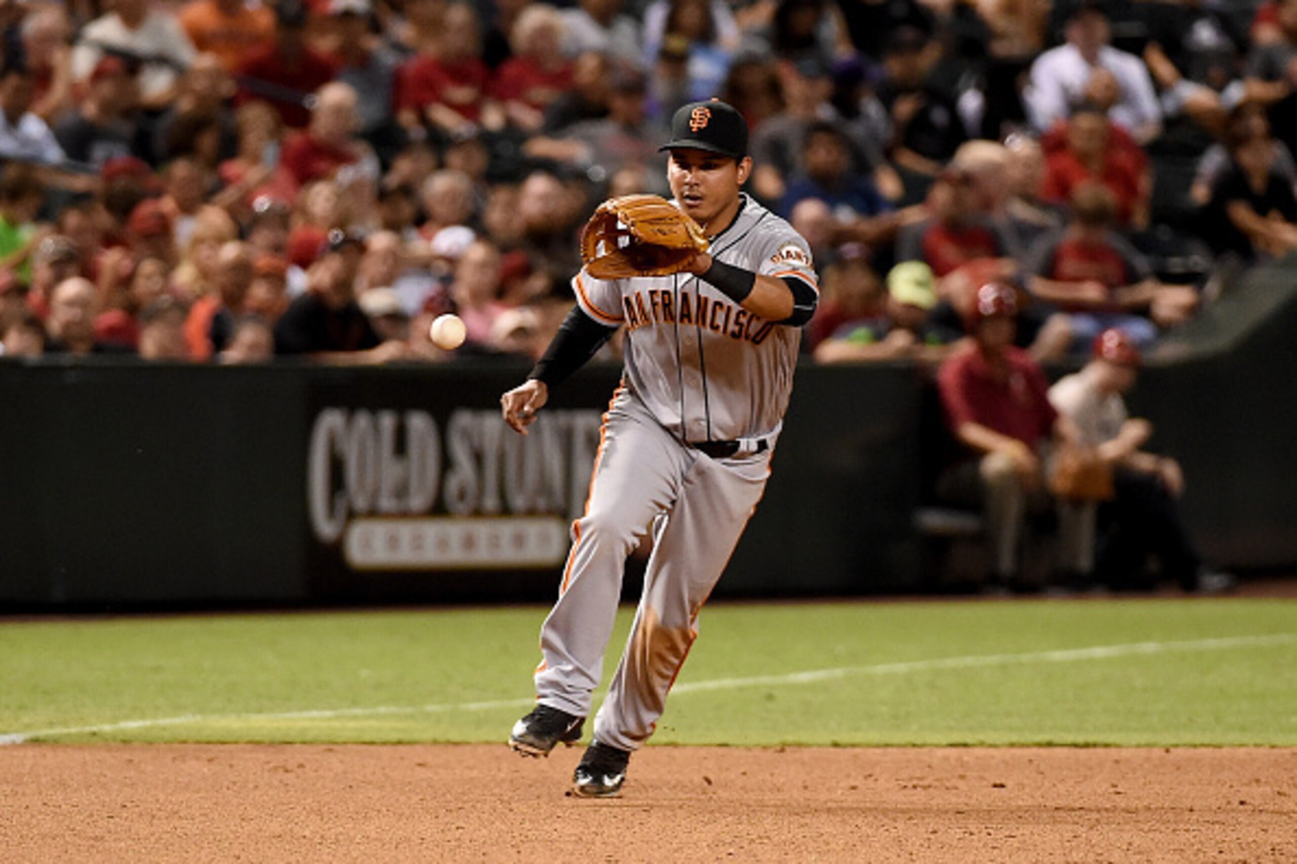PHOENIX, AZ - JULY 02: Ruben Tejada #17 of the San Francisco Giants makes a play on a bouncing ball against the Arizona Diamondbacks at Chase Field on July 2, 2016 in Phoenix, Arizona. (Photo by Norm Hall/Getty Images) PHOENIX, AZ - JULY 02: Ruben Tejada #17 of the San Francisco Giants makes a play on a bouncing ball against the Arizona Diamondbacks at Chase Field on July 2, 2016 in Phoenix, Arizona. (Photo by Norm Hall/Getty Images)