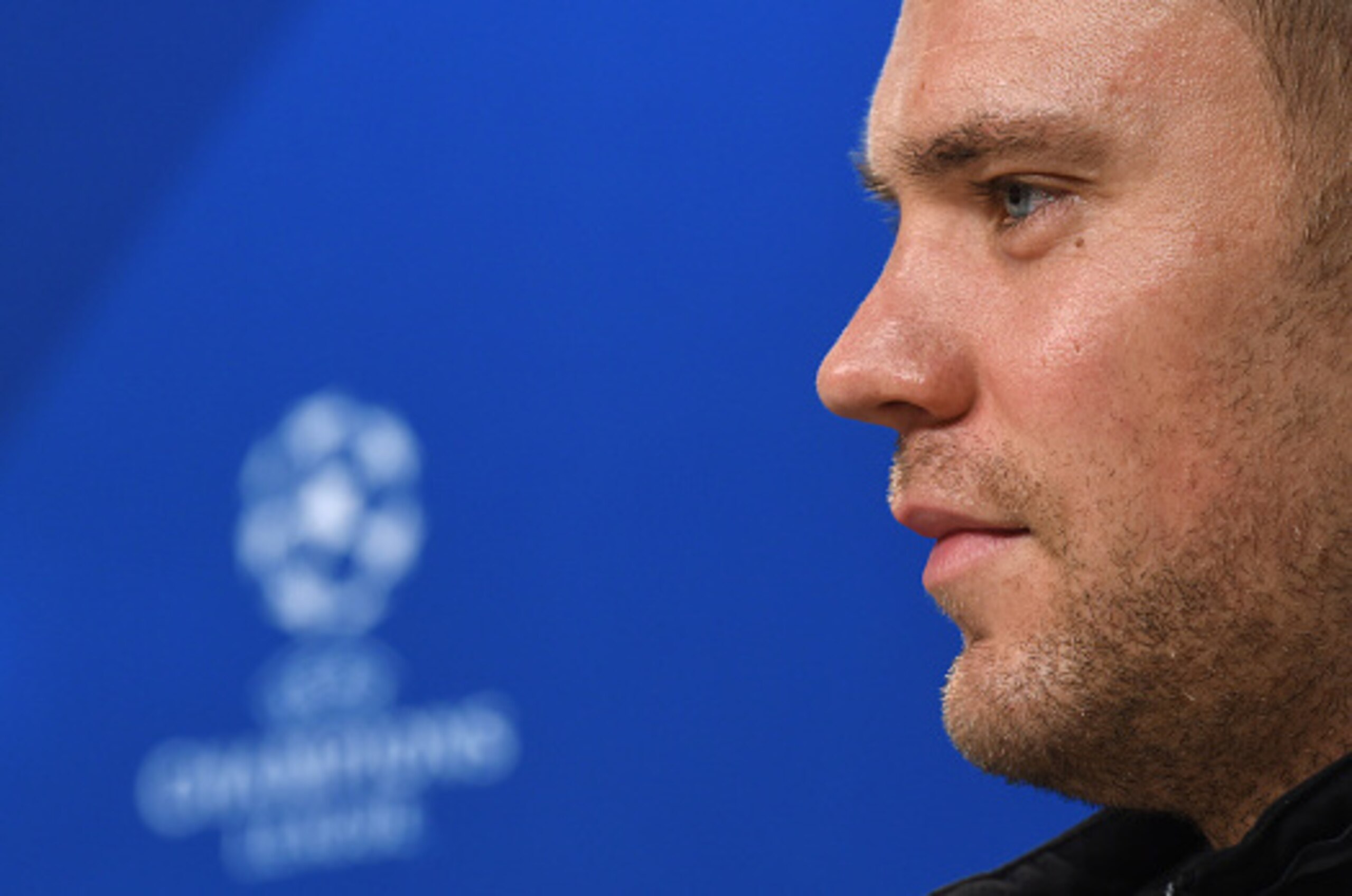 Bayern Munich's goalkeeper Manuel Neuer looks on during the press conference at the stadium in Munich, southern Germany, on February 14, 2017, on the eve of the UEFA Champions League round of sixteen match between FC Bayern Munich and Arsenal London. / AF