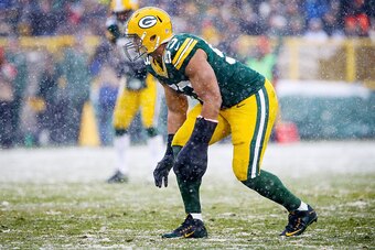 GREEN BAY, WI - DECEMBER 04:  Nick Perry #53 of the Green Bay Packers wears a cast on his arm in the third quarter against the Houston Texans at Lambeau Field on December 4, 2016 in Green Bay, Wisconsin. (Photo by Dylan Buell/Getty Images)