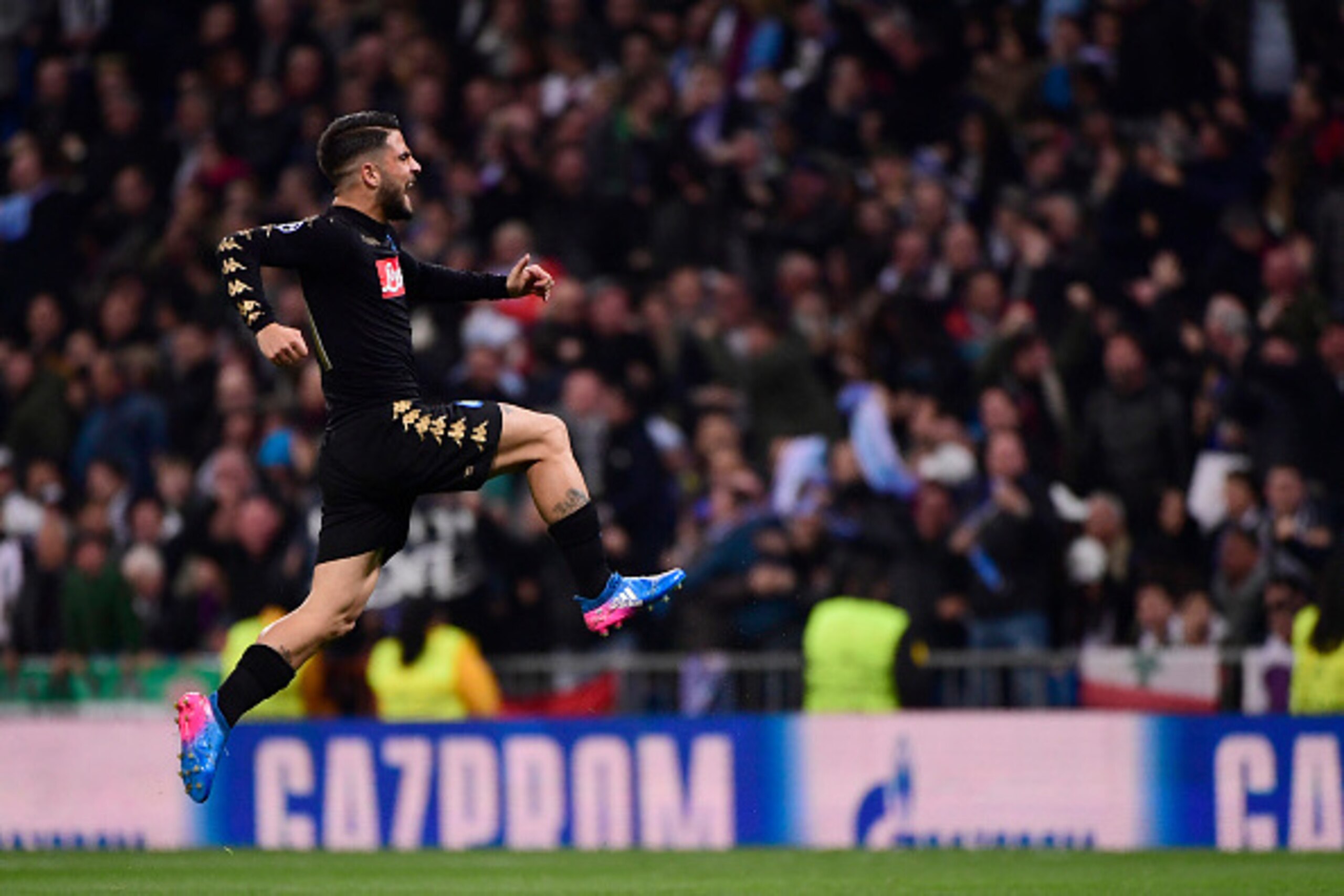 Napoli's midfielder Lorenzo Insigne celebrates a goal during the UEFA Champions League round of 16 first leg football match Real Madrid CF vs SSC Napoli at the Santiago Bernabeu stadium in Madrid on February 15, 2017. / AFP / PIERRE-PHILIPPE MARCOU Napoli's midfielder Lorenzo Insigne celebrates a goal during the UEFA Champions League round of 16 first leg football match Real Madrid CF vs SSC Napoli at the Santiago Bernabeu stadium in Madrid on February 15, 2017. / AFP / PIERRE-PHILIPPE MARCOU