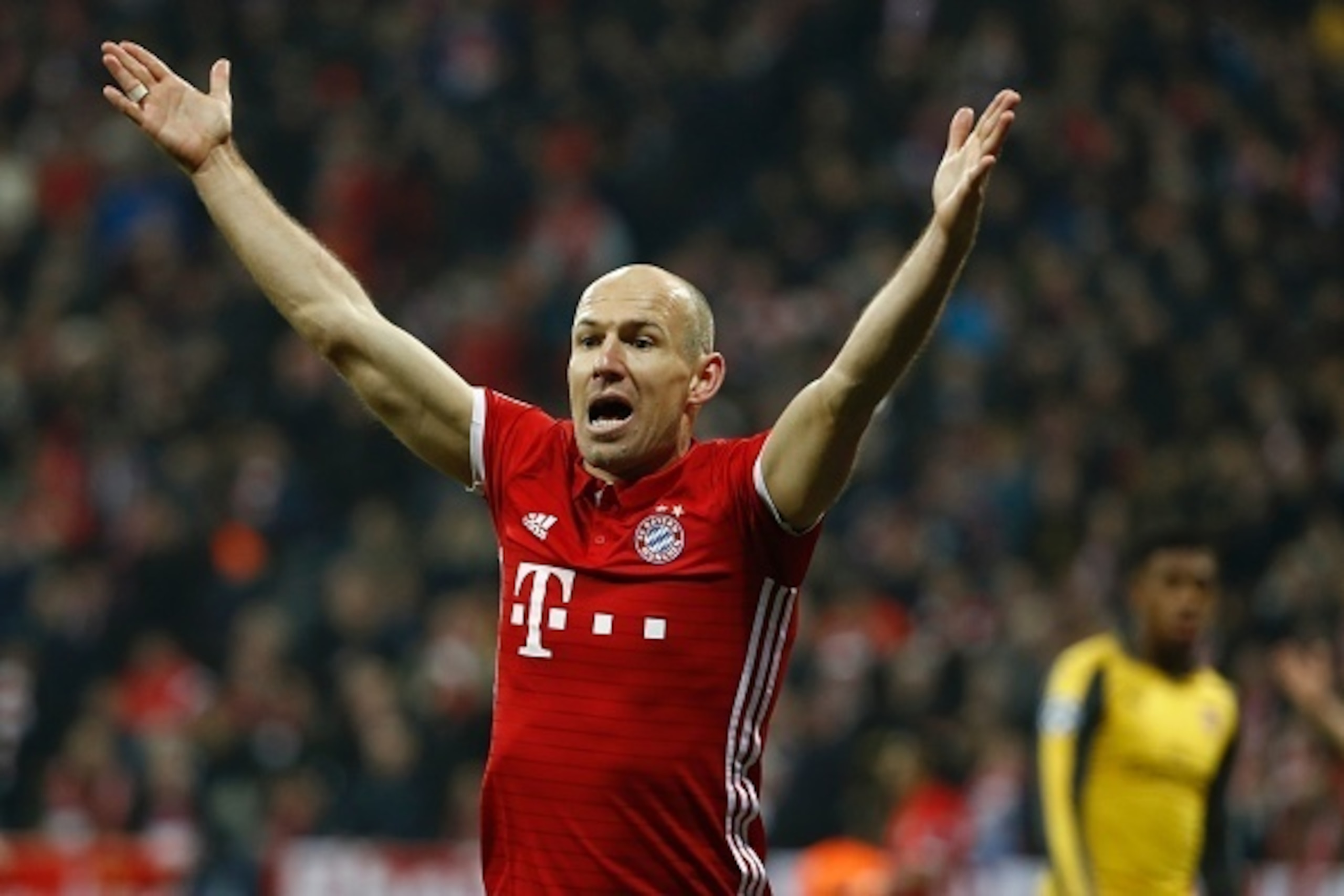 Bayern Munich's Dutch midfielder Arjen Robben reacts during the UEFA Champions League round of sixteen football match between FC Bayern Munich and Arsenal in Munich, southern Germany, on February 15, 2017. / AFP / Odd ANDERSEN (Photo credit should Bayern Munich's Dutch midfielder Arjen Robben reacts during the UEFA Champions League round of sixteen football match between FC Bayern Munich and Arsenal in Munich, southern Germany, on February 15, 2017. / AFP / Odd ANDERSEN (Photo credit should