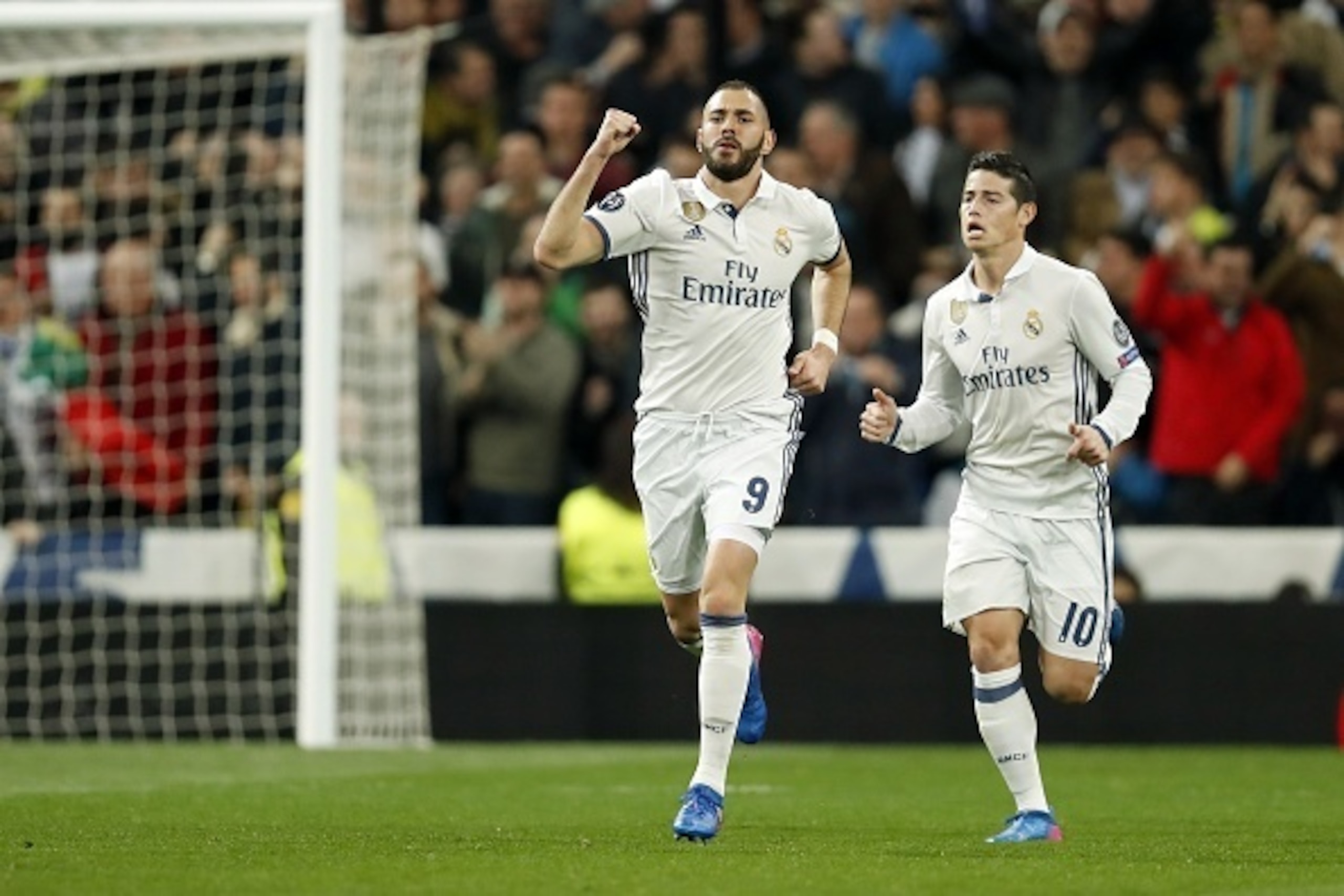 (L-R) Karim Benzema of Real Madrid, James Rodriguez of Real Madridduring the UEFA Champions League round of 16 match between Real Madrid and SSC Napoli on February 14, 2017 at the Santiago Bernabeu stadium in Madrid, Spain(Photo by VI Images via Getty Ima (L-R) Karim Benzema of Real Madrid, James Rodriguez of Real Madridduring the UEFA Champions League round of 16 match between Real Madrid and SSC Napoli on February 14, 2017 at the Santiago Bernabeu stadium in Madrid, Spain(Photo by VI Images via Getty Ima