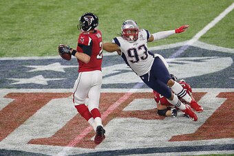 HOUSTON, TX - FEBRUARY 5: Matt Ryan #2 of the Atlanta Falcons gets pressured by Jabaal Sheard #93 of the New England Patriots during Super Bowl 51 at NRG Stadium on February 5, 2017 in Houston, Texas.  (Photo by Michael Zagaris/Getty Images)