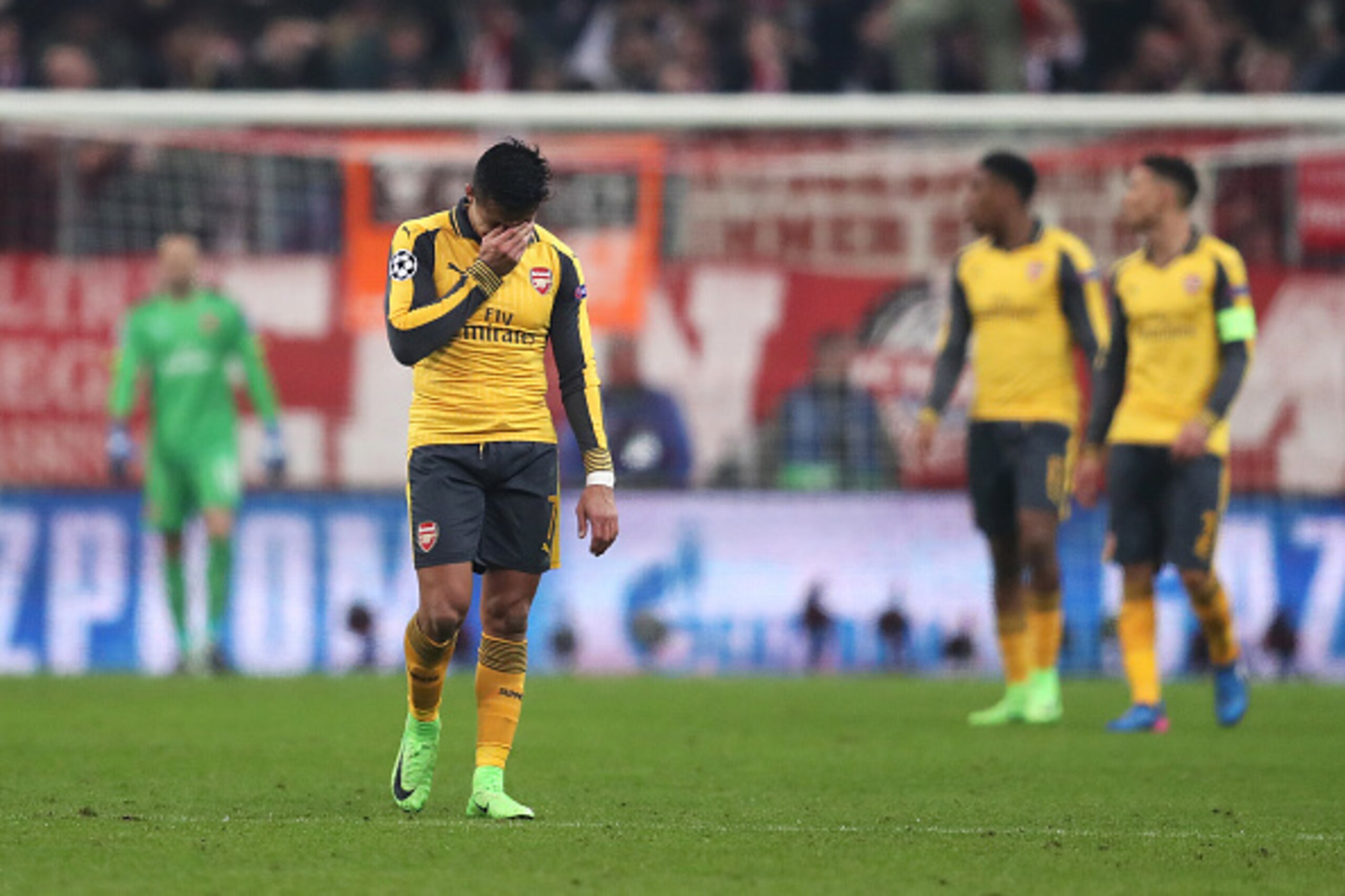 MUNICH, GERMANY - FEBRUARY 15: Alexis Sanchez of Arsenal looks dejected during the UEFA Champions League Round of 16 first leg match between FC Bayern Muenchen and Arsenal FC at Allianz Arena on February 15, 2017 in Munich, Germany. (Photo by Chris Brunsk