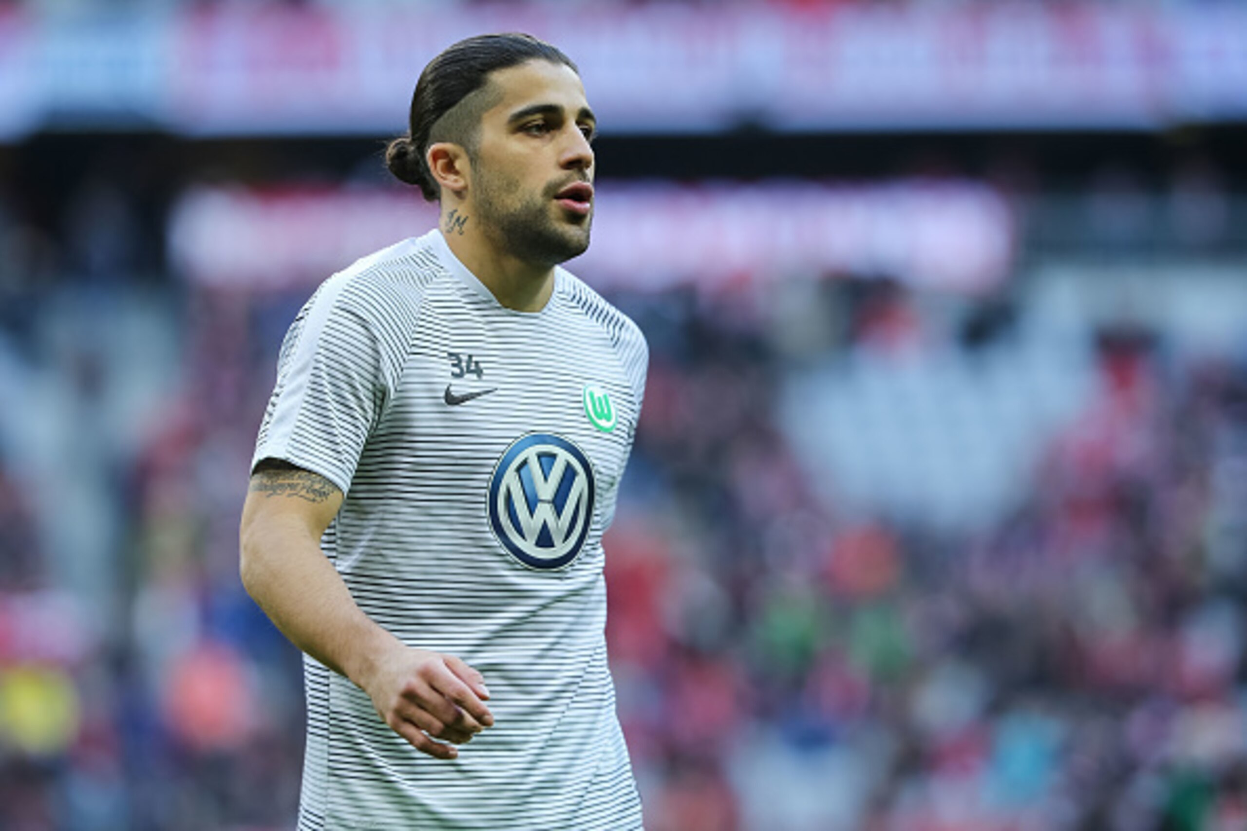 MUNICH, GERMANY - DECEMBER 10: Ricardo Rodriguez of Wolfsburg looks on during the Bundesliga match between Bayern Muenchen and VfL Wolfsburg at Allianz Arena on December 10, 2016 in Munich, Germany. (Photo by TF-Images/Getty Images)