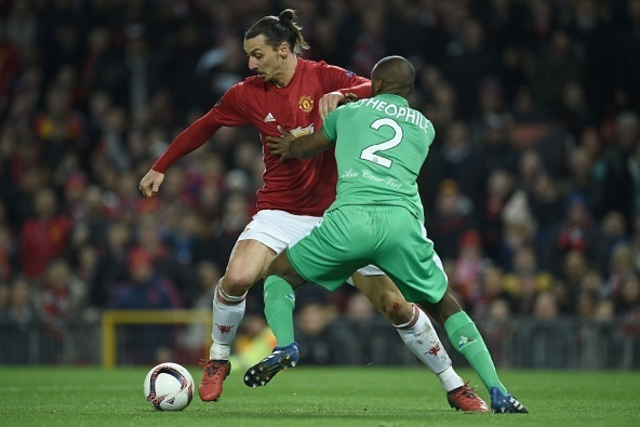 Manchester United's Swedish striker Zlatan Ibrahimovic (L) vies with Saint-Etienne's French defender Kevin Theophile-Catherineduring the UEFA Europa League Round of 32 first-leg football match between Manchester United and Saint-Etienne at Old Trafford st
