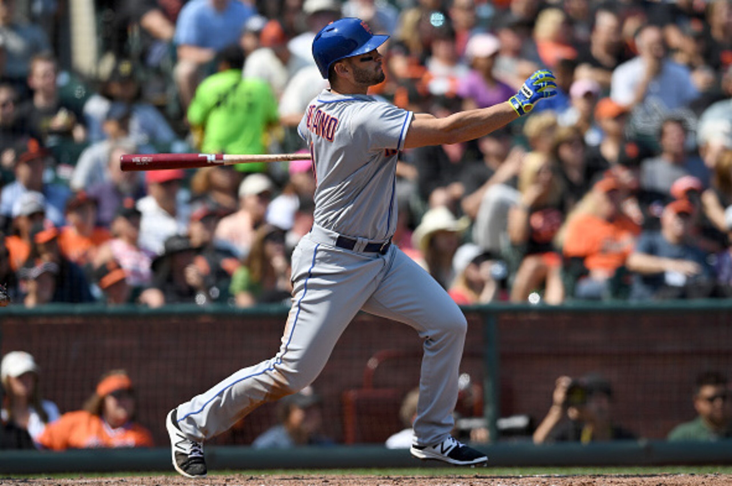 SAN FRANCISCO, CA - AUGUST 20: Justin Ruggiano #1 of the New York Mets hits an rbi single scoring Neil Walker #20 against the San Francisco Giants in the top of the six inning at AT&T Park on August 20, 2016 in San Francisco, California. (Photo by Thear SAN FRANCISCO, CA - AUGUST 20: Justin Ruggiano #1 of the New York Mets hits an rbi single scoring Neil Walker #20 against the San Francisco Giants in the top of the six inning at AT&T Park on August 20, 2016 in San Francisco, California. (Photo by Thear