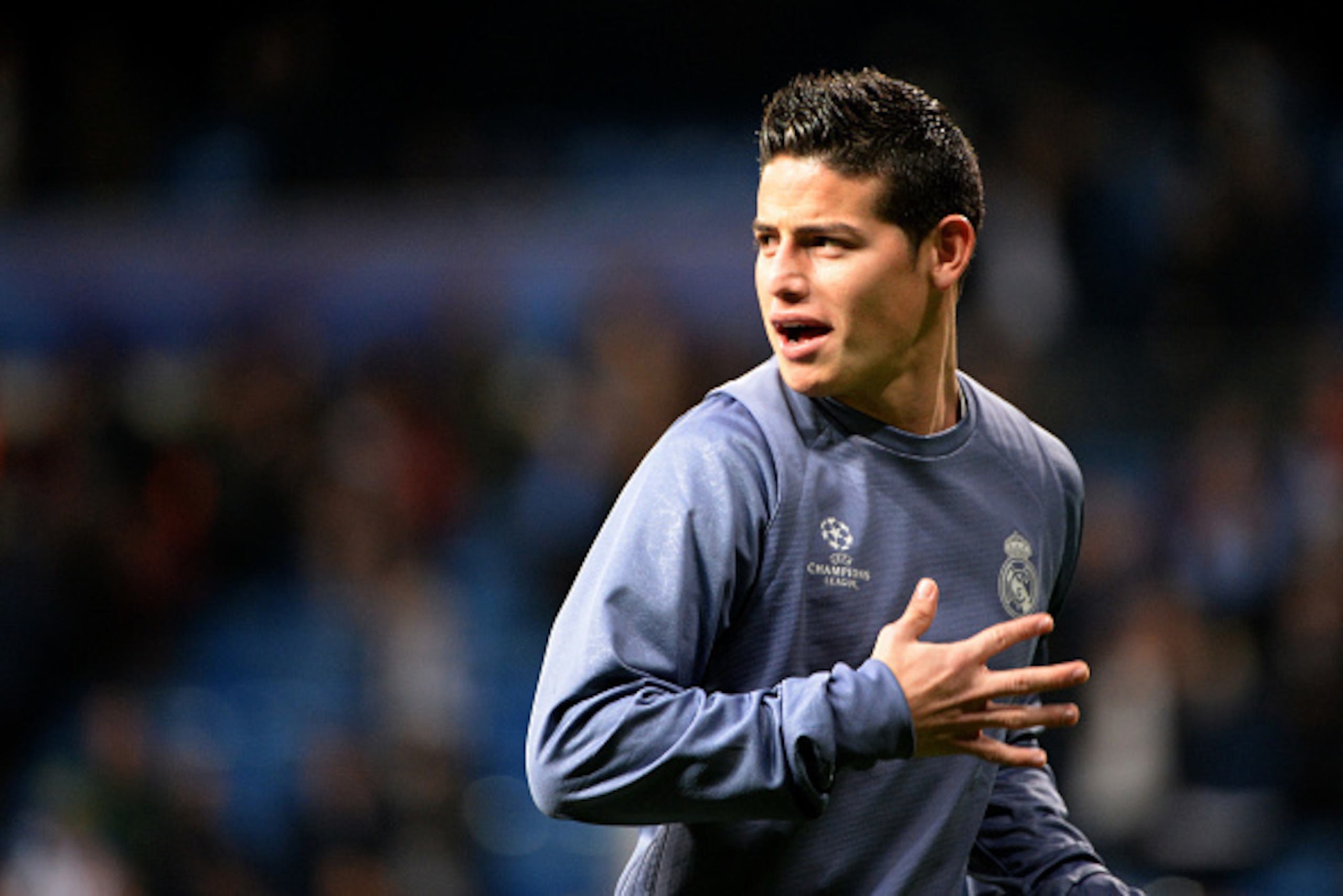 MADRID, SPAIN - FEBRUARY 15 : James Rodriguez, #10 of Real Madrid warms up prior the UEFA Champions League Round of 16 first leg match between Real Madrid CF and SSC Napoli at Santiago Bernabeu on February 15, 2017 in Madrid, Spain. (Photo by Sonia Canad MADRID, SPAIN - FEBRUARY 15 : James Rodriguez, #10 of Real Madrid warms up prior the UEFA Champions League Round of 16 first leg match between Real Madrid CF and SSC Napoli at Santiago Bernabeu on February 15, 2017 in Madrid, Spain. (Photo by Sonia Canad