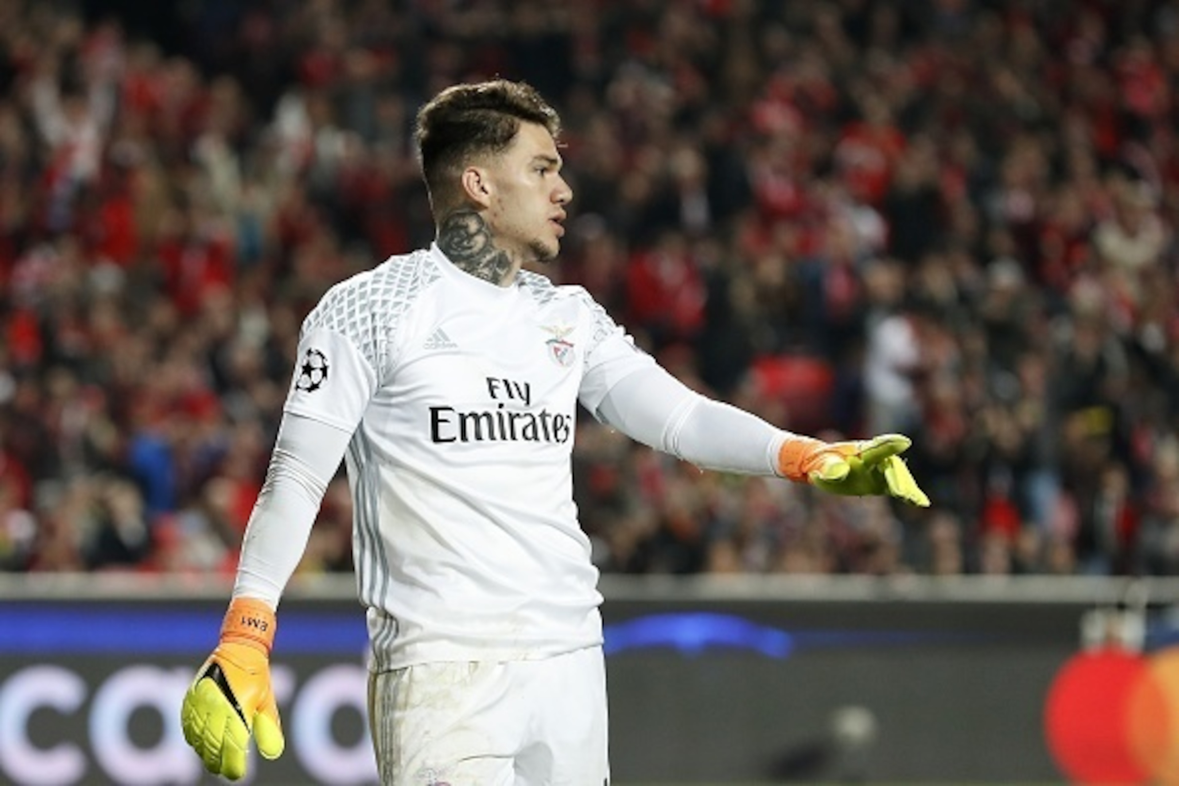 goalkeeper Ederson Moraes of SL Benficaduring the UEFA Champions League round of 16 match between SL Benfica and Borussia Dortmund on February 14, 2017 at Estádio da Luz in Lisbon, Portugal(Photo by VI Images via Getty Images)