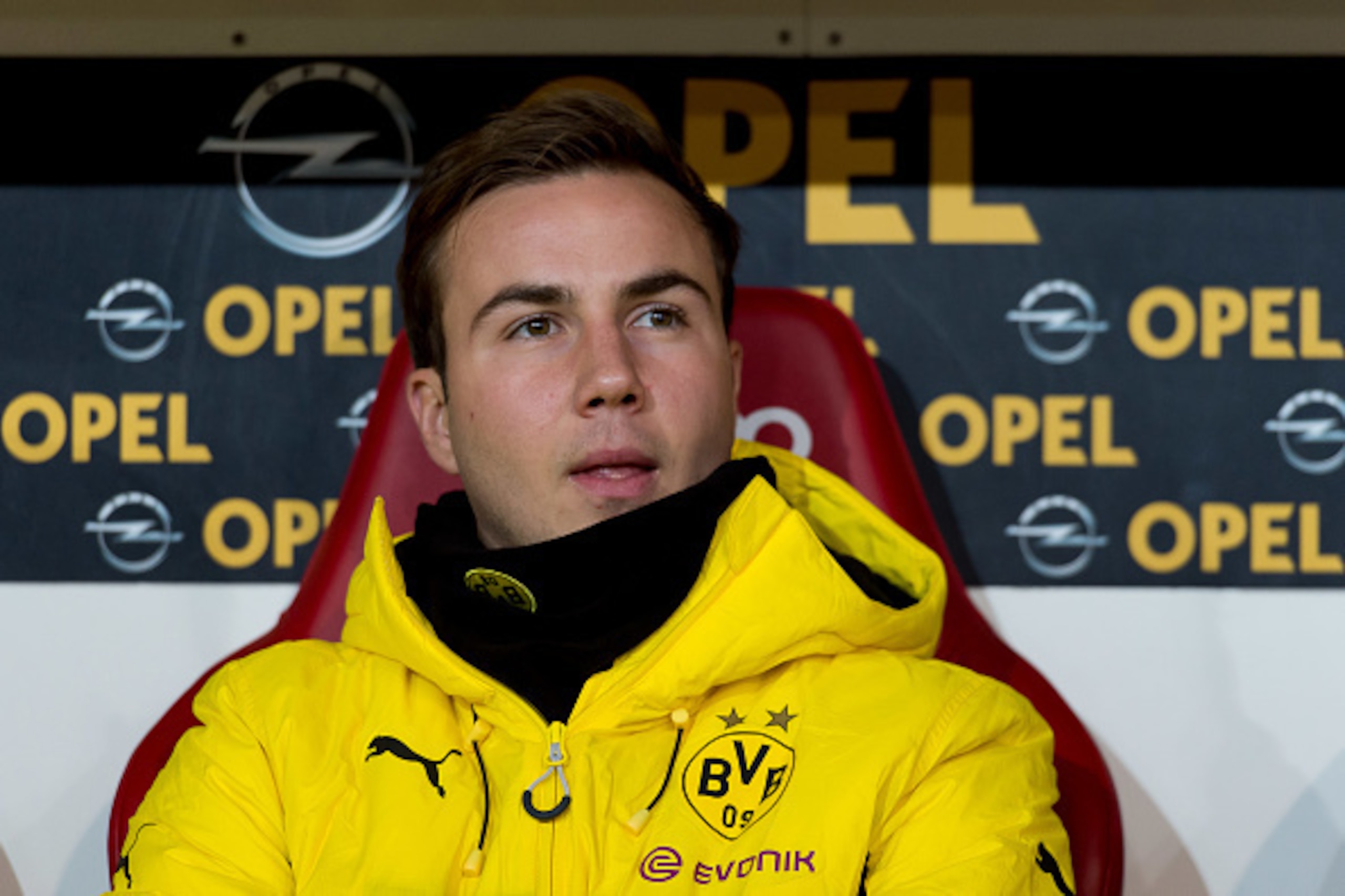 MAINZ, GERMANY - JANUARY 29: Mario Goetze of Dortmund sits on the bench during the Bundesliga match between 1. FSV Mainz 05 and Borussia Dortmund at the Opel Arena on January 29, 2017 in Mainz, Germany. (Photo by TF-Images/Getty Images)