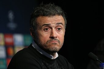 PARIS, FRANCE - FEBRUARY 14: Coach of FC Barcelona Luis Enrique Martinez answers to the media following the UEFA Champions League Round of 16 first leg match between Paris Saint-Germain and FC Barcelona at Parc des Princes on February 14, 2017 in Paris, F PARIS, FRANCE - FEBRUARY 14: Coach of FC Barcelona Luis Enrique Martinez answers to the media following the UEFA Champions League Round of 16 first leg match between Paris Saint-Germain and FC Barcelona at Parc des Princes on February 14, 2017 in Paris, F