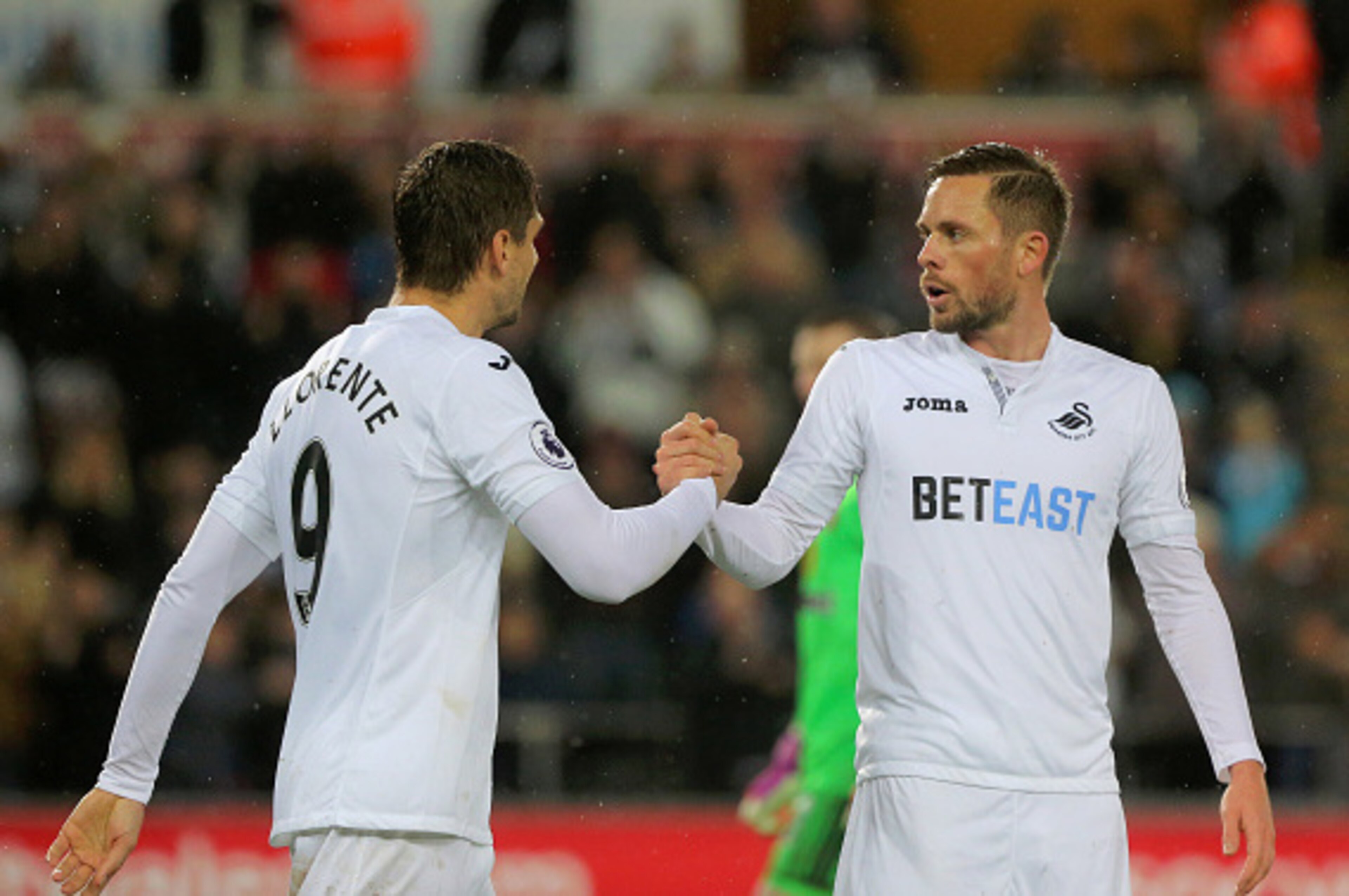 SWANSEA, WALES - DECEMBER 10: (L-R) Fernando Llorente of Swansea City celebrates his second goal with co-scorer Gylfi Sigurdsson during the Premier League match between Swansea City and Sunderland at The Liberty Stadium on December 10, 2016 in Swansea, Wa