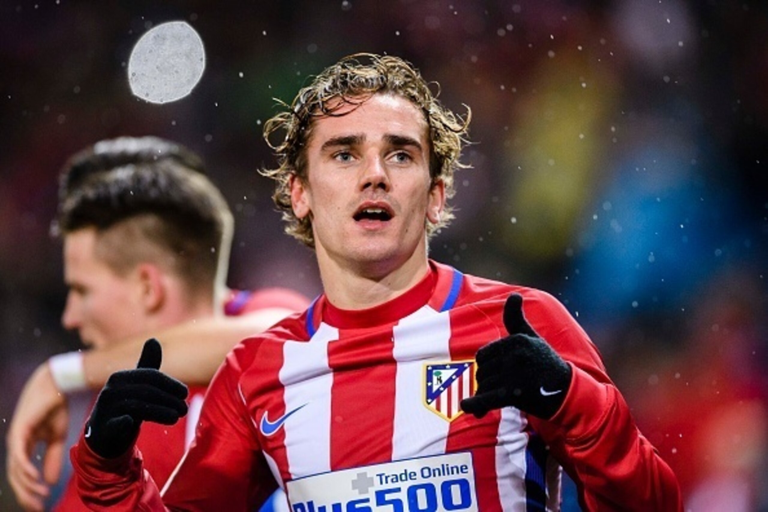MADRID, SPAIN - FEBRUARY 12: Antoine Griezmann of Atletico de Madrid celebrates during their La Liga match between Atletico de Madrid and RC Celta de Vigo at the Vicente Calderón Stadium on 12 February 2017 in Madrid, Spain. (Photo by Power Sport Images/G