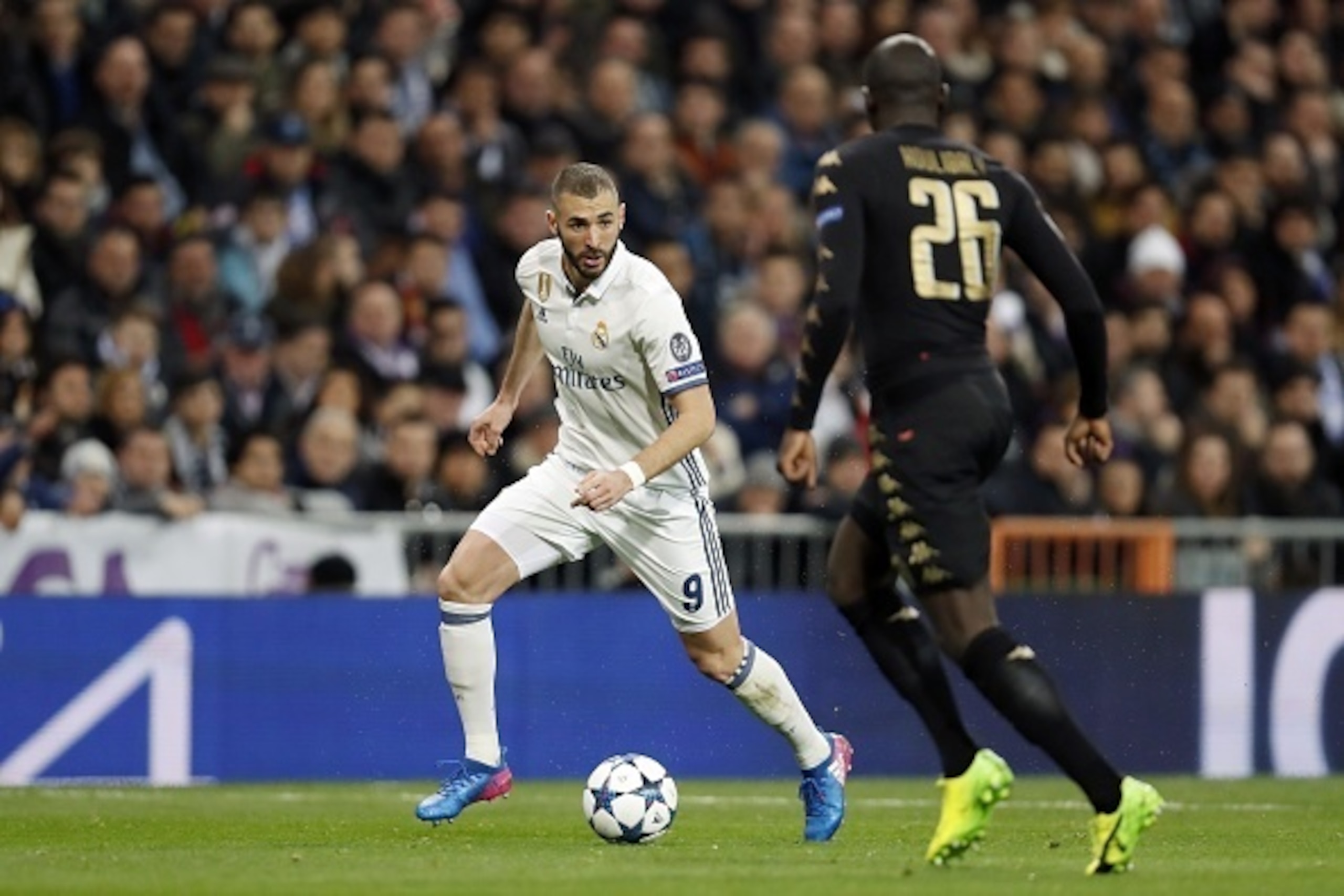 (L-R) Karim Benzema of Real Madrid, Kalidou Koulibaly of SSC Napoliduring the UEFA Champions League round of 16 match between Real Madrid and SSC Napoli on February 14, 2017 at the Santiago Bernabeu stadium in Madrid, Spain(Photo by VI Images via Getty Im