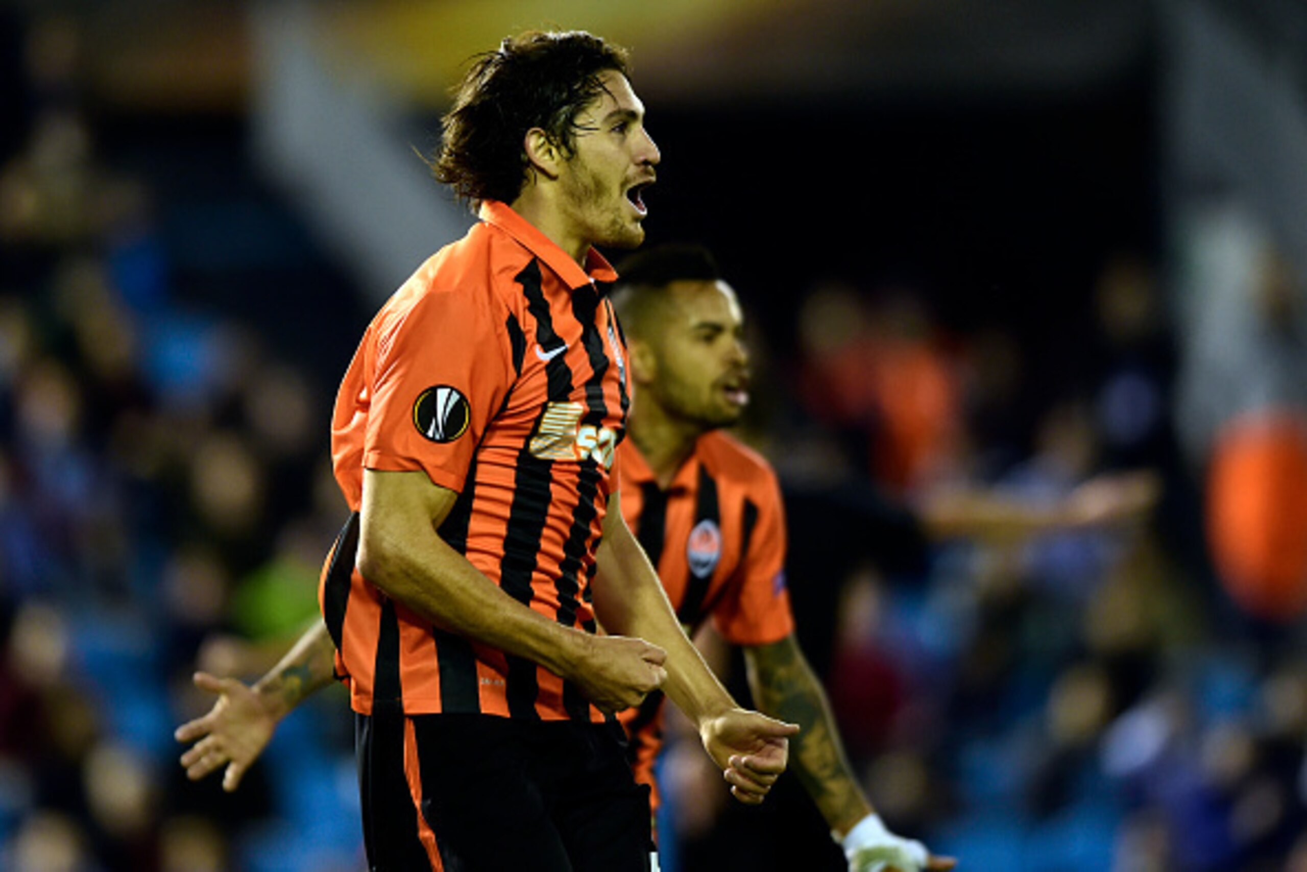 Shakhtar Donetsk's Argentinian forward Gustavo Blanco Leschuk (L) celebrates after scoring a goal during the Europa League round of 32 first leg football match RC Celta de Vigo vs FC Shakhtar Donetsk at the Balaidos stadium in Vigo on February 16, 2017. /