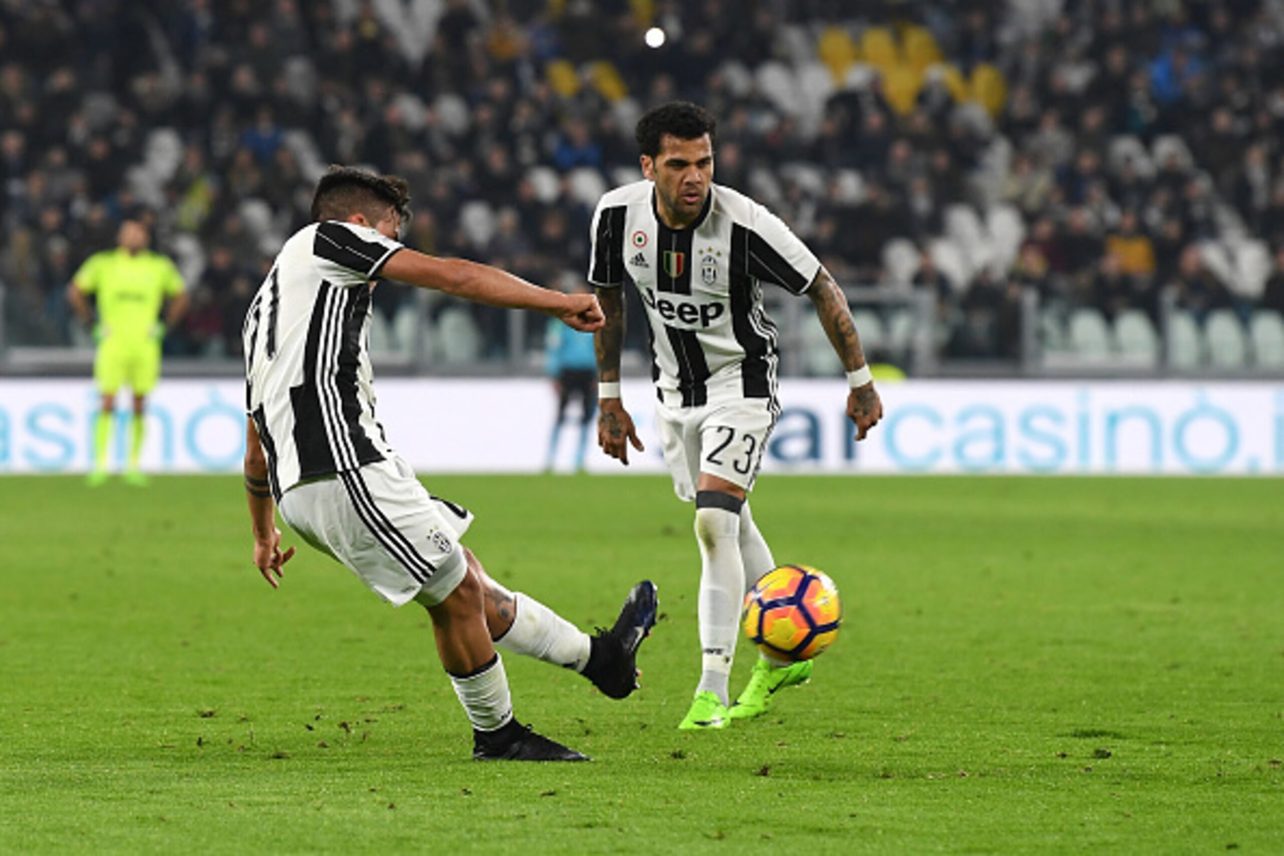 TURIN, ITALY - FEBRUARY 17:  Paulo Dybala (L) of Juventus FC scores a goal during the Serie A match between Juventus FC and US Citta di Palermo at Juventus Stadium on February 17, 2017 in Turin, Italy.  (Photo by Valerio Pennicino/Getty Images)