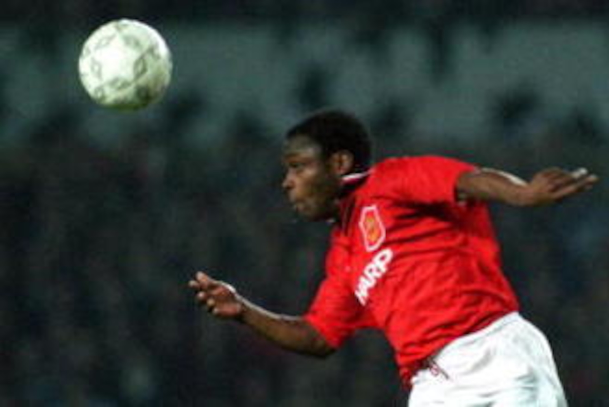19 OCT 1994:  PAUL PARKER OF MANCHESTER UNITED CLEARS THE BALL DURING THE MANCHESTER UNITED V BARCELONA CHAMPIONS LEAGUE MATCH AT OLD TRAFFORD, MANCHESTER.   Mandatory Credit: Chris Cole/ALLSPORT