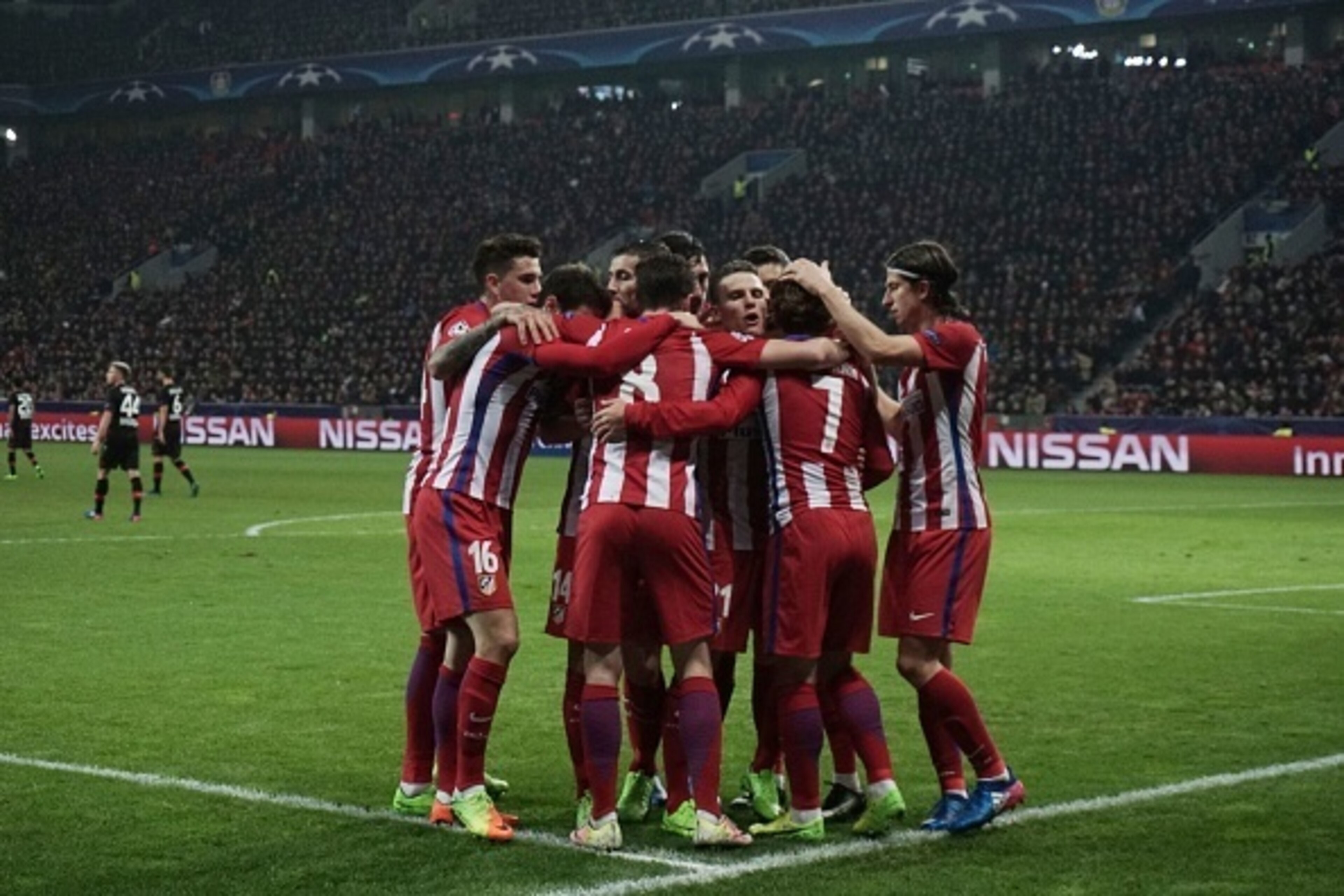 Atletico Madrid's players celebrate after scoring during the UEFA Champions League round of 16 first-leg football match between Bayer 04 Leverkusen and Club Atletico de Madrid in Leverkusen, western Germany on February 21, 2017. / AFP / PATRIK STOLLARZ   
