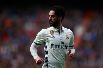 MADRID, SPAIN - FEBRUARY 18: Francisco Roman Alarcon alias Isco (R) looks on during the La Liga match between Real Madrid CF and RCD Espanyol at Estadio Santiago Bernabeu on February 18, 2017 in Madrid, Spain.  (Photo by Gonzalo Arroyo Moreno/Getty Images