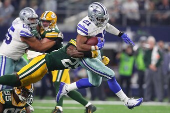 ARLINGTON, TX - JANUARY 15:  Ezekiel Elliott #21 of the Dallas Cowboys carries the ball during the fourth quarter against the Green Bay Packers in the NFC Divisional Playoff game at AT&T Stadium on January 15, 2017 in Arlington, Texas.  (Photo by Tom Penn