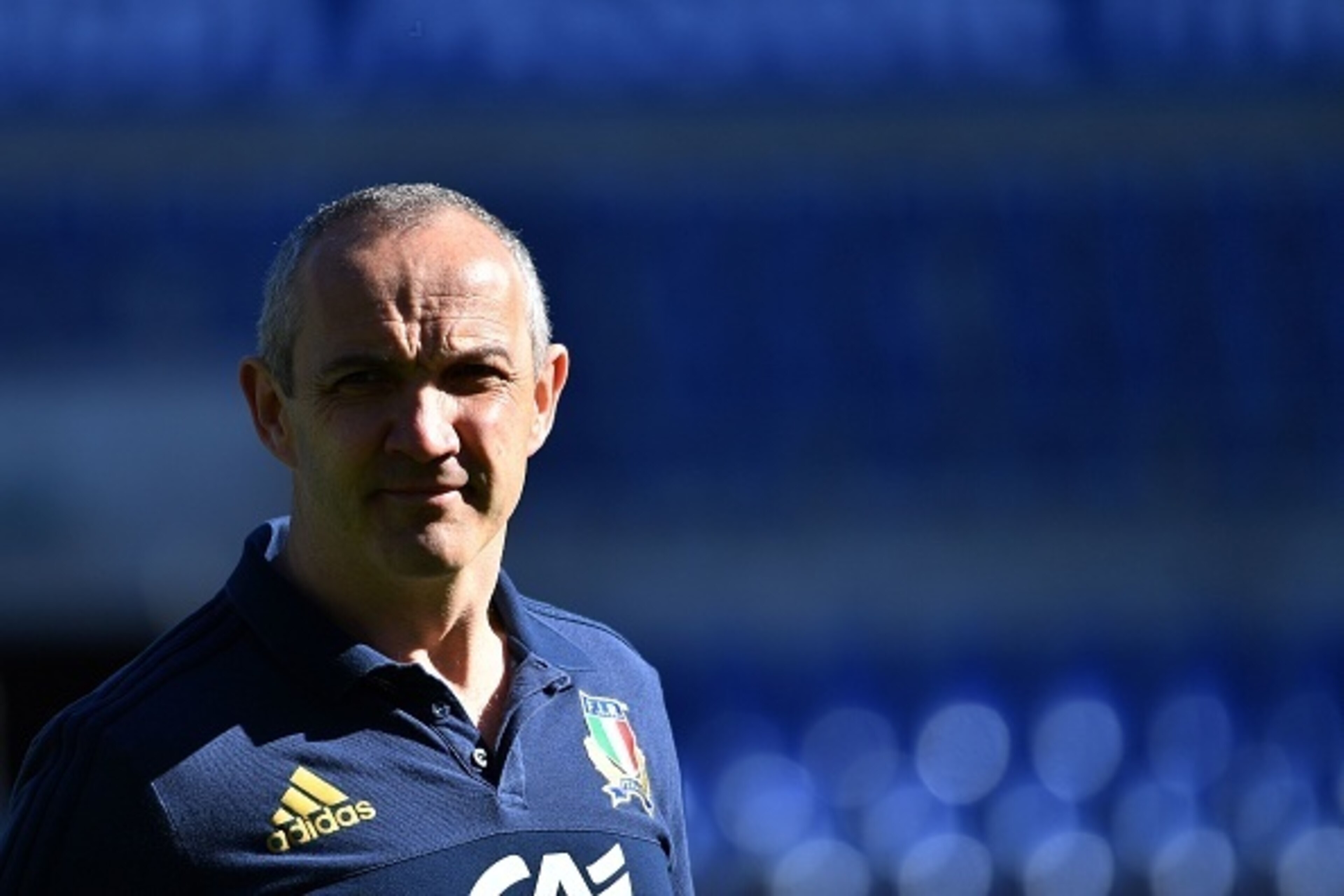 Italy's Irish coach Conor O'Shea attends a 'Captain's Run' training session at the Olympic Stadium in Rome on February 10, 2017, on the eve of their Six Nations rugby union match against Ireland. / AFP / Alberto PIZZOLI        (Photo credit should read AL