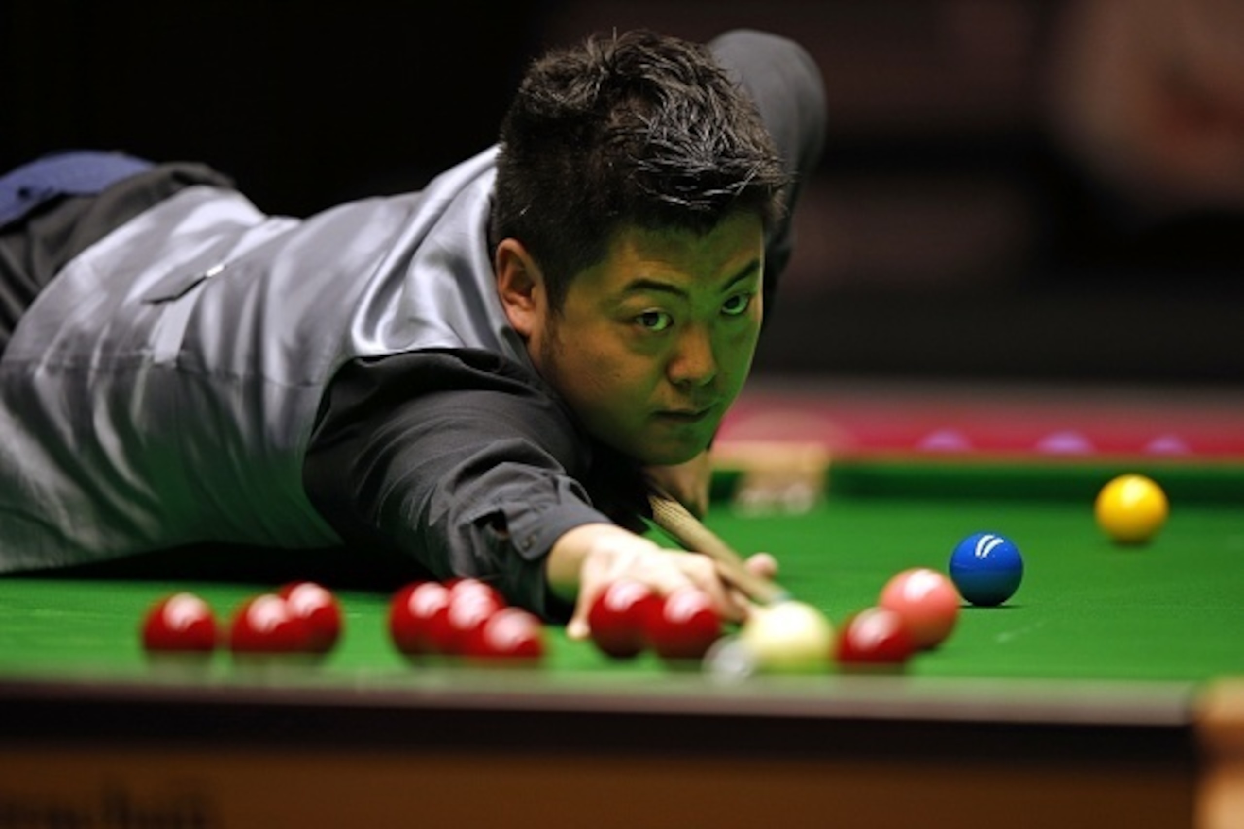 China's Liang Wenbo plays a shot during his first round match against England's Ronnie O'Sullivan during the Masters Snooker tournament at Alexandra Palace in London, on January 15, 2017.
O'Sullivan won the match 6-5. / AFP / Adrian DENNIS        (Photo c