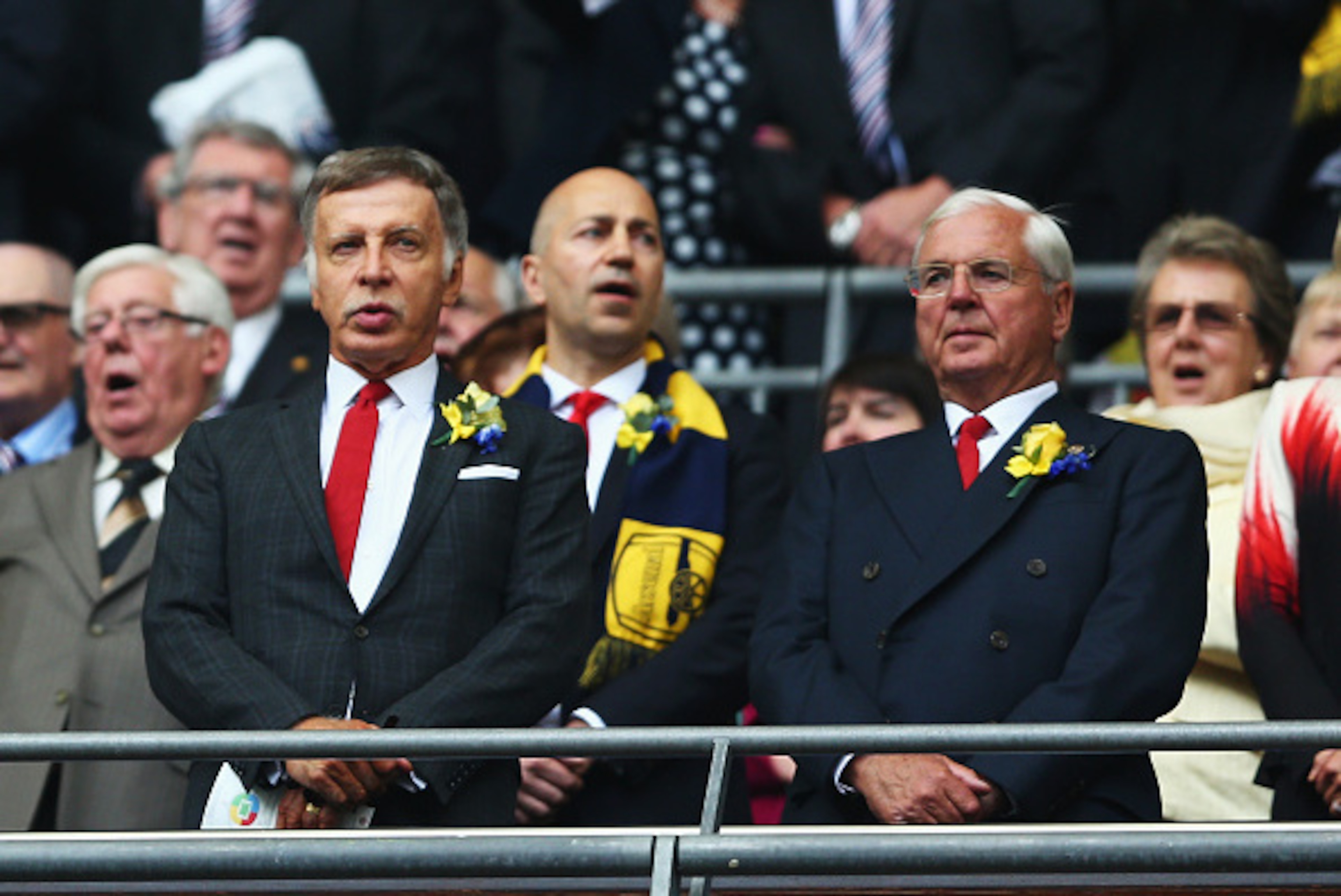 LONDON, ENGLAND - MAY 30:  Arsenal Director Stan Kroenke (L) and Arsenal chairman Sir Chips Keswick look on prior to the FA Cup Final between Aston Villa and Arsenal at Wembley Stadium on May 30, 2015 in London, England.  (Photo by Paul Gilham/Getty Image