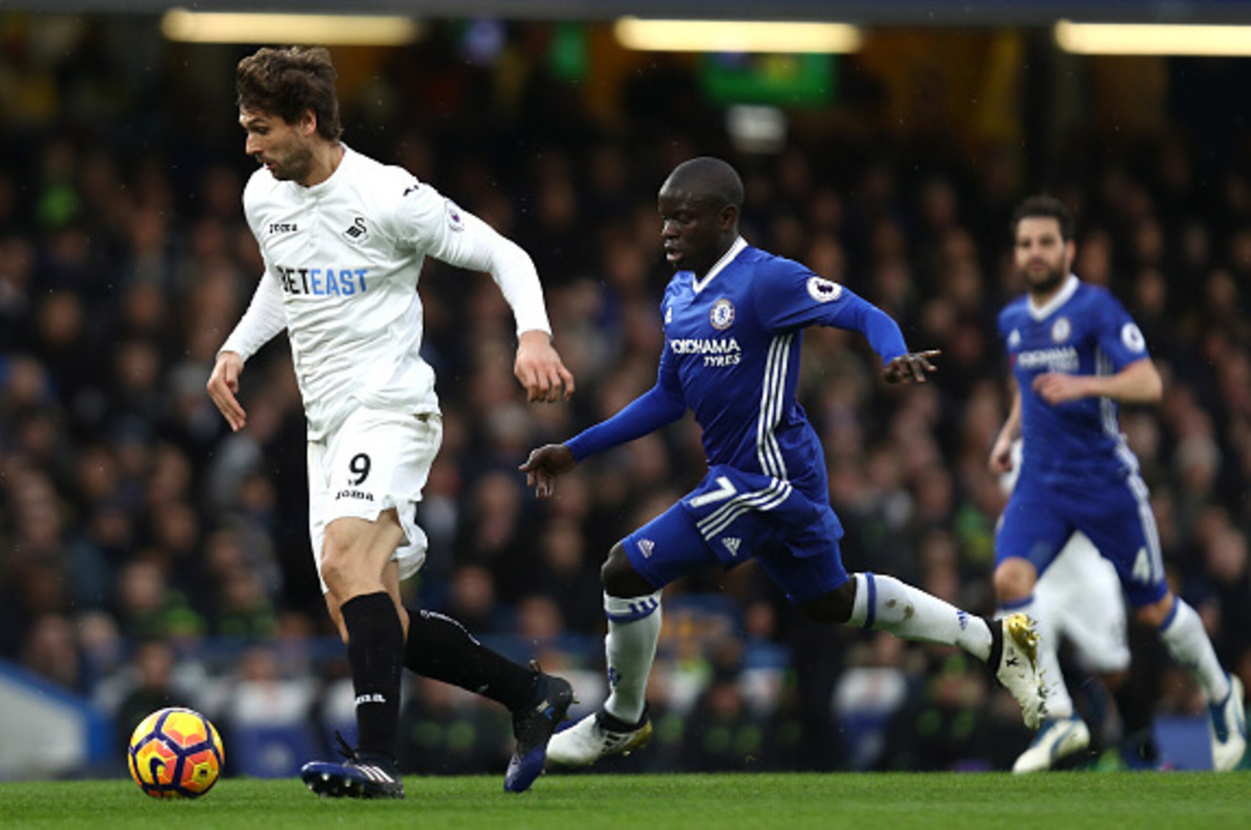 LONDON, ENGLAND - FEBRUARY 25: Fernando Llorente of Swansea City (L) is put under pressure from N'Golo Kante of Chelsea (R) during the Premier League match between Chelsea and Swansea City at Stamford Bridge on February 25, 2017 in London, England. (Phot LONDON, ENGLAND - FEBRUARY 25: Fernando Llorente of Swansea City (L) is put under pressure from N'Golo Kante of Chelsea (R) during the Premier League match between Chelsea and Swansea City at Stamford Bridge on February 25, 2017 in London, England. (Phot