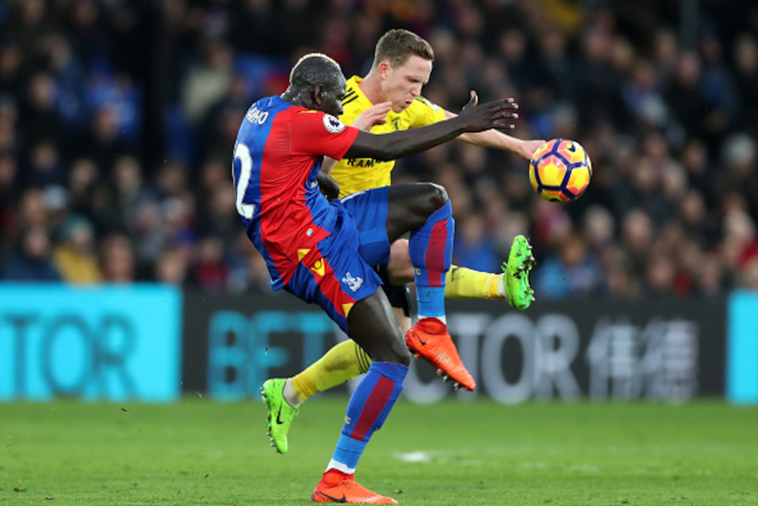 LONDON, ENGLAND - FEBRUARY 25: Mamadou Sakho of Crystal Palace (L) and Adam Forshaw of Middlesbrough (R) battle for possession during the Premier League match between Crystal Palace and Middlesbrough at Selhurst Park on February 25, 2017 in London, Englan