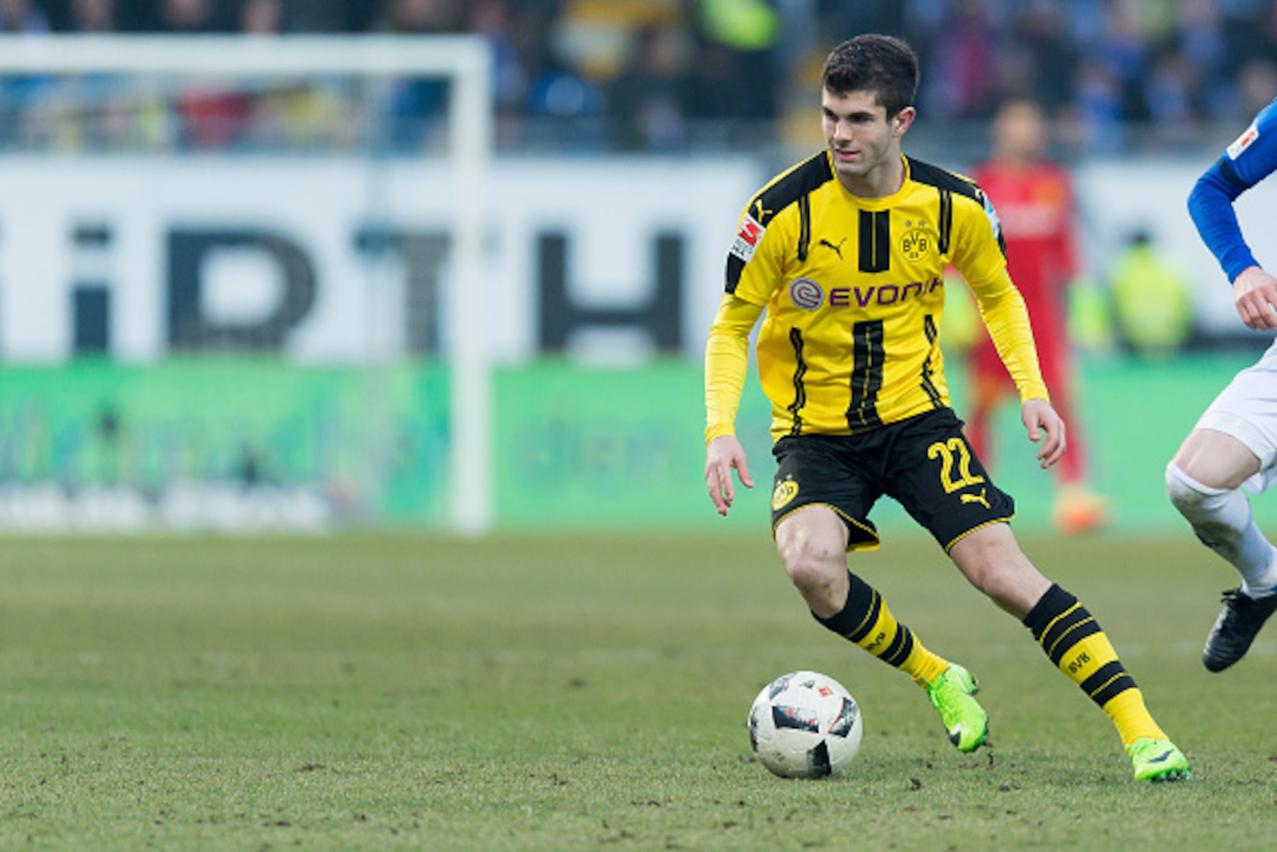 DARMSTADT, GERMANY - FEBRUARY 11: Christian Pulisic of Dortmund controls the ball during the Bundesliga match between SV Darmstadt 98 and Borussia Dortmund at Jonathan Heimes Stadion am Boellenfalltor on February 11, 2017 in Darmstadt, Germany. (Photo by 