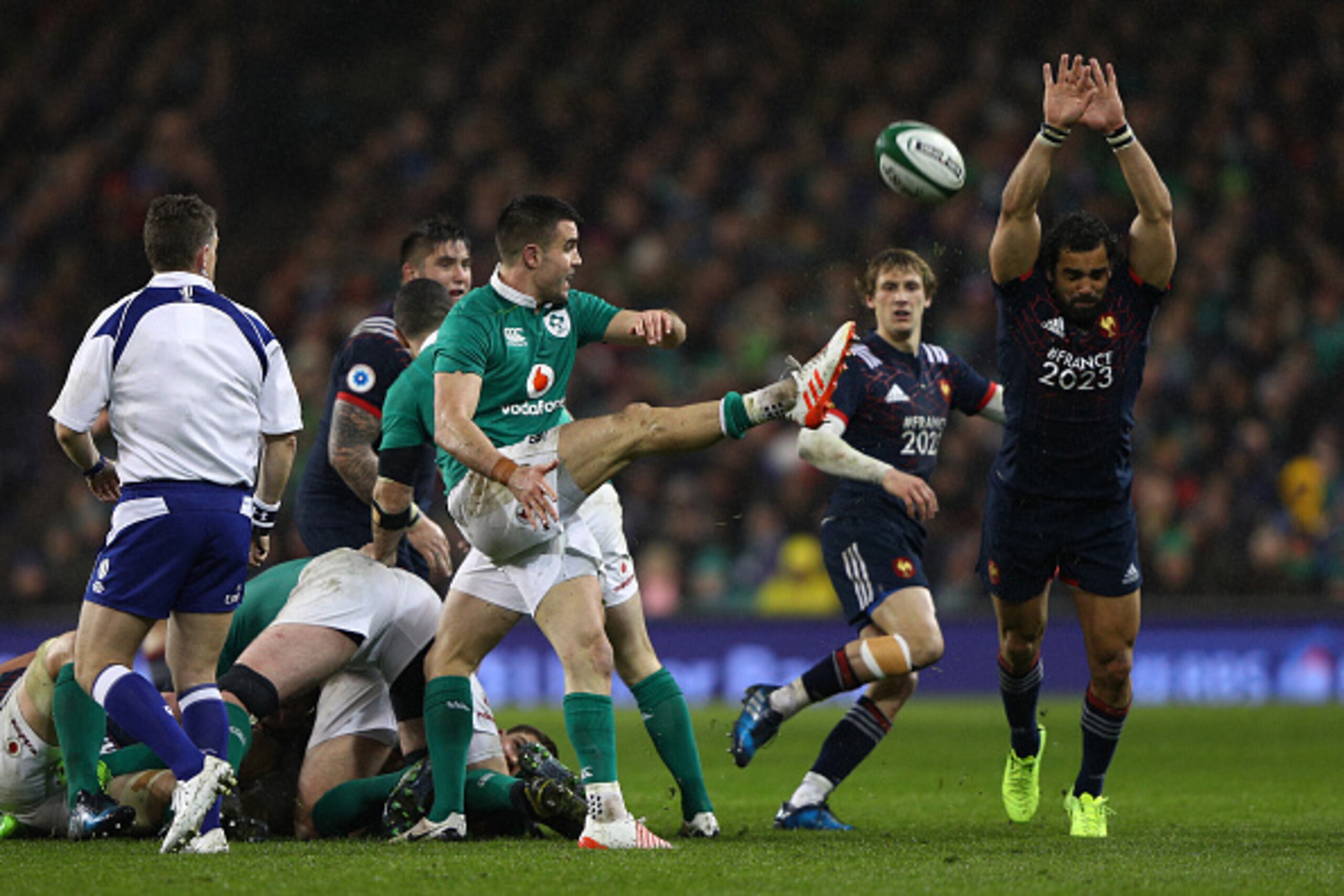 DUBLIN, IRELAND - FEBRUARY 25:  Conor Murray of Ireland clears the ball under pressure from Yoann Huget of France during the RBS Six Nations match between Ireland and France at the Aviva Stadium on February 25, 2017 in Dublin, Ireland.  (Photo by Ian Walt