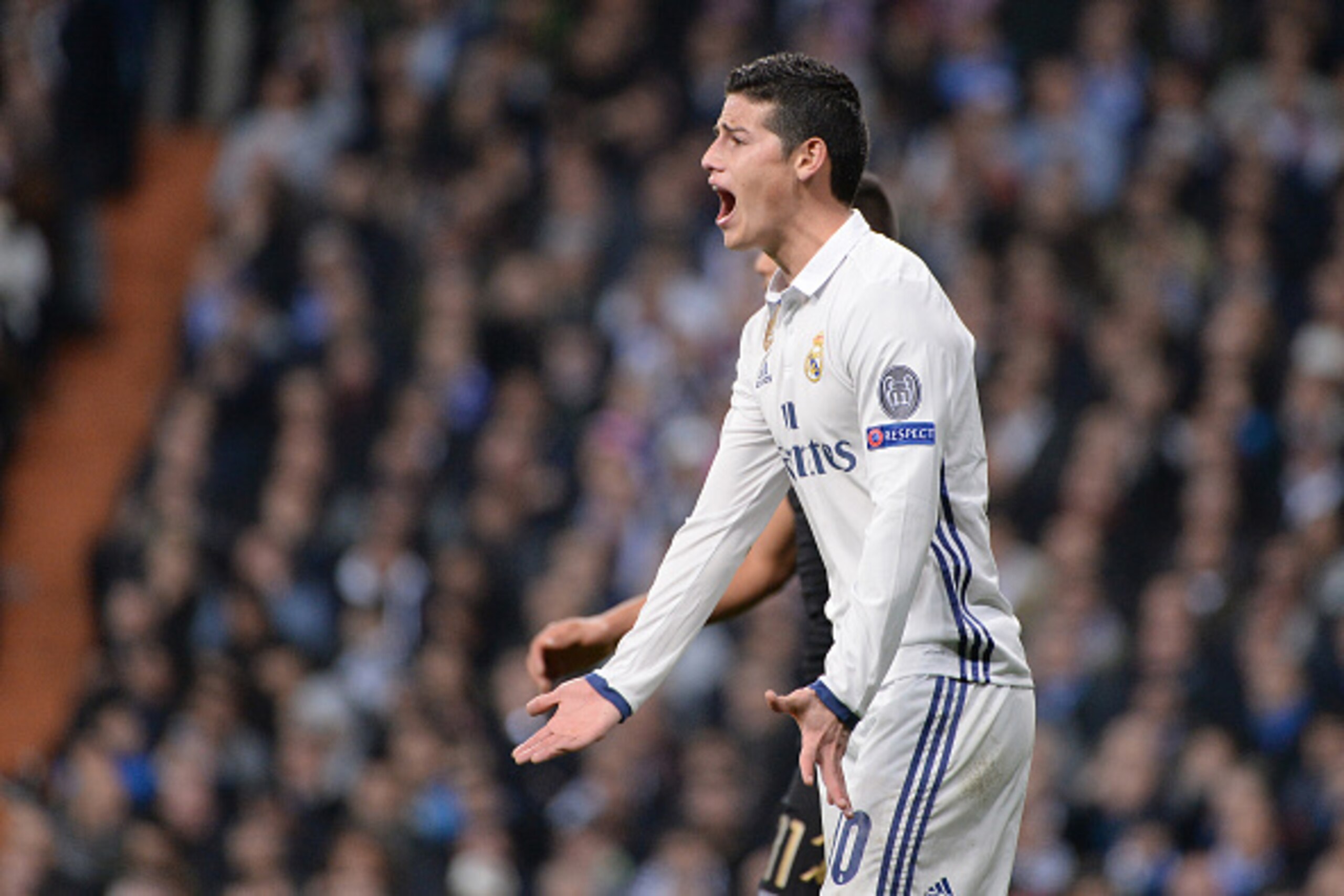 MADRID, SPAIN - FEBRUARY:  James Rodriguez, #10 of Real Madrid during the UEFA Champions League Round of 16 first leg match between Real Madrid CF and SSC Napoli at  Santiago Bernabeu on February 15, 2017 in Madrid, Spain. (Photo by Sonia Canada/Getty Ima