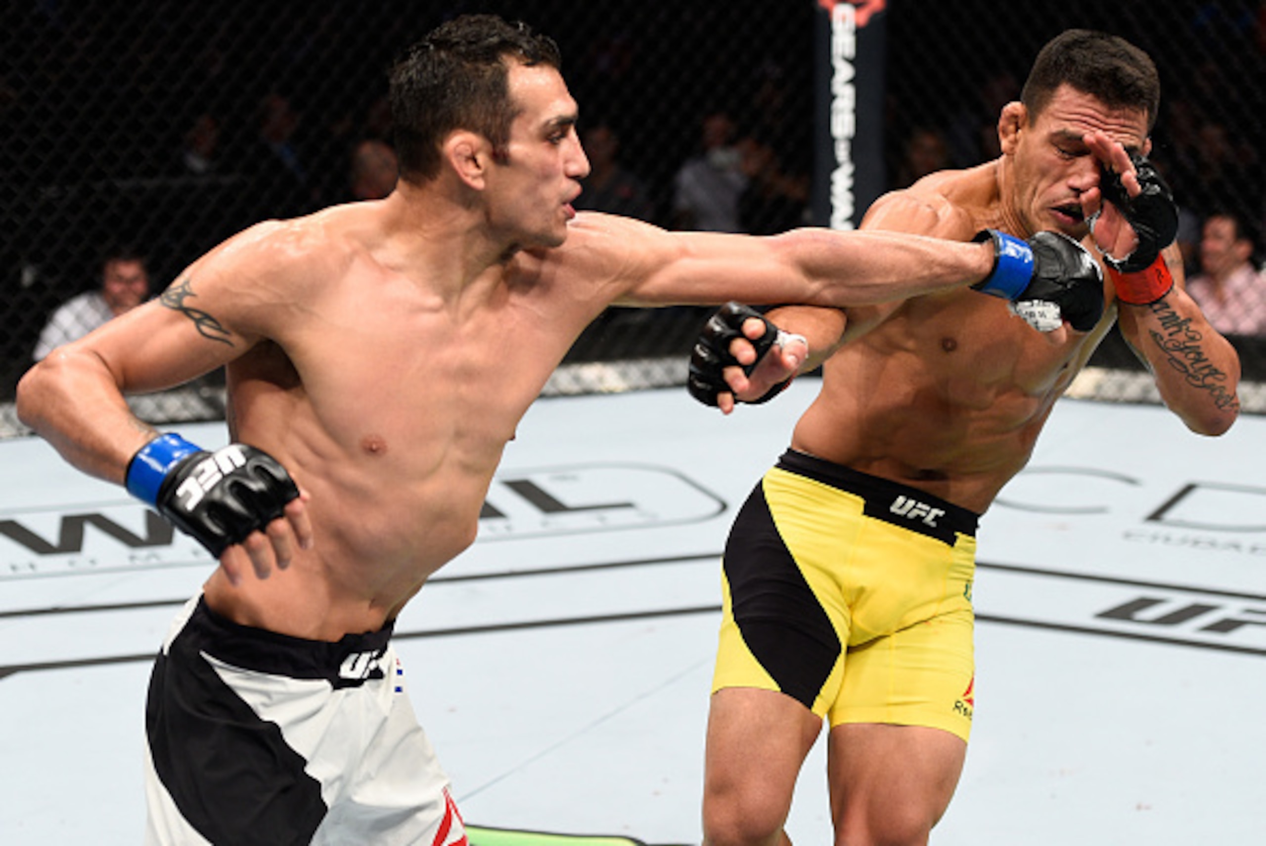 MEXICO CITY, MEXICO - NOVEMBER 05:  (L-R) Tony Ferguson of the United States punches Rafael Dos Anjos of Brazil in their lightweight bout during the UFC Fight Night event at Arena Ciudad de Mexico on November 5, 2016 in Mexico City, Mexico. (Photo by Jeff