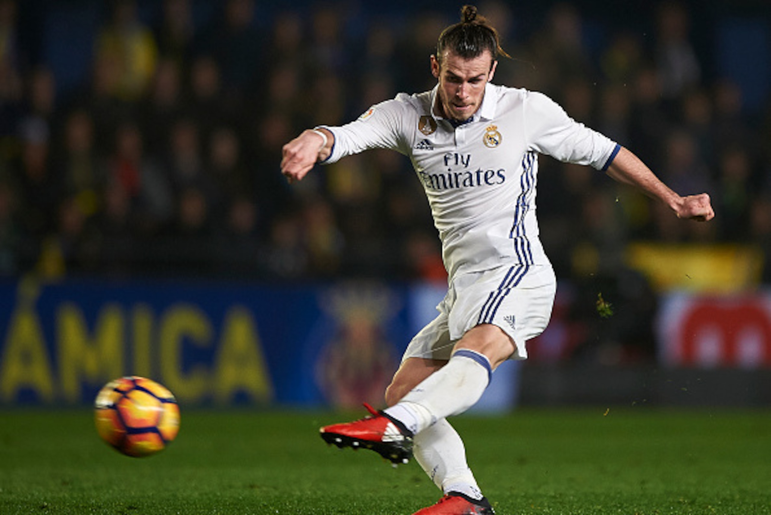 VILLARREAL, SPAIN - FEBRUARY 26:  Gareth Bale of Real Madrid in action during the La Liga match between Villarreal CF and Real Madrid at Estadio de la Ceramica on February 26, 2017 in Villarreal, Spain.  (Photo by Fotopress/Getty Images)