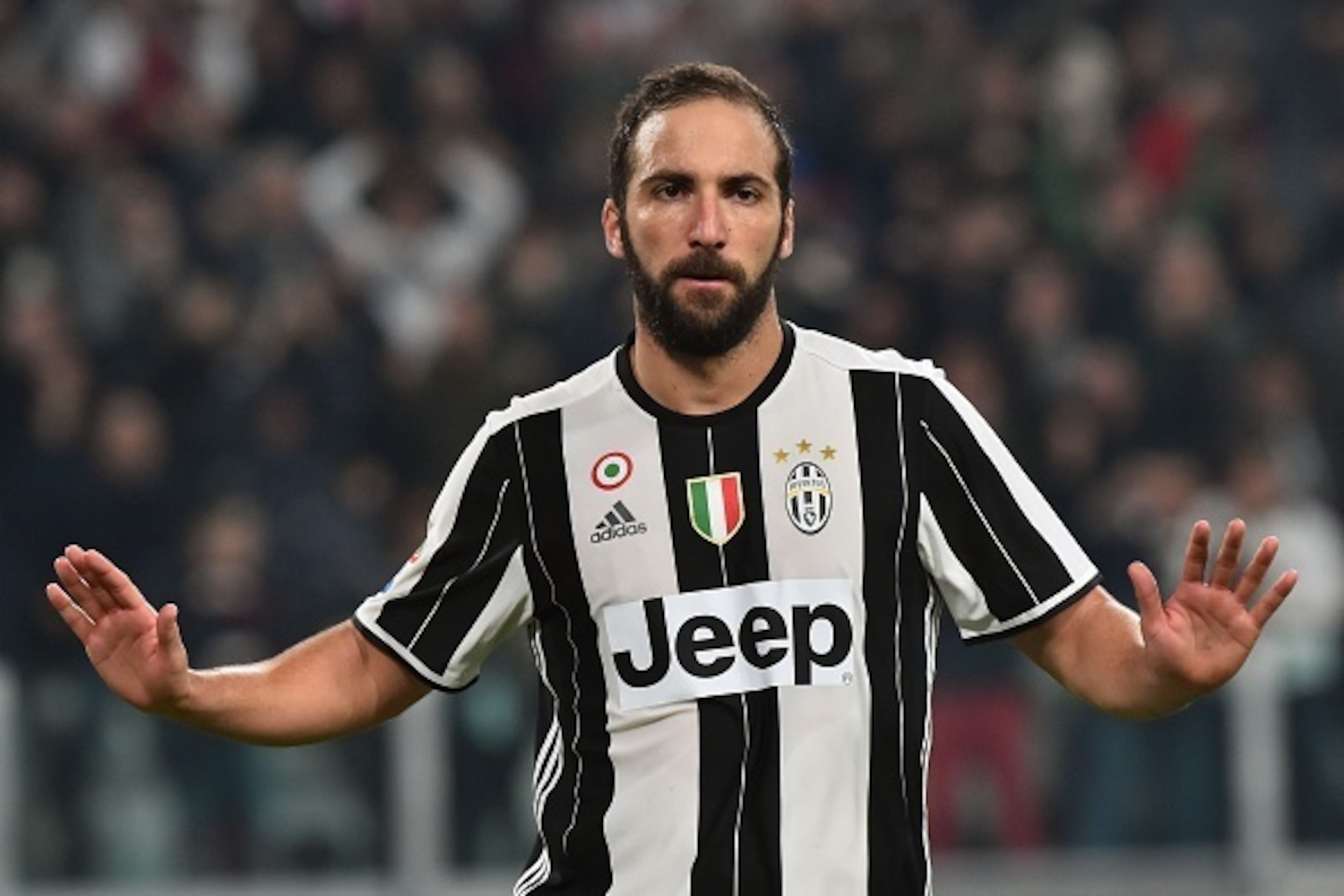 Juventus' forward from Argentina Gonzalo Higuain celebrates after scoring a goal during the Italian Serie A football match Juventus vs Napoli at Juventus Stadium in Turin on October 29, 2016. / AFP / GIUSEPPE CACACE (Photo credit should read GIUSE Juventus' forward from Argentina Gonzalo Higuain celebrates after scoring a goal during the Italian Serie A football match Juventus vs Napoli at Juventus Stadium in Turin on October 29, 2016. / AFP / GIUSEPPE CACACE (Photo credit should read GIUSE