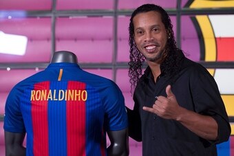 Brazilian football star Ronaldinho poses during his official presentation as new FC Barcelona ambassador at the Camp Nou stadium in Barcelona on February 3, 2017. / AFP / Josep Lago        (Photo credit should read JOSEP LAGO/AFP/Getty Images)
