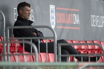 Republic of Ireland assistant manager Roy Keane watches Barcelona's team training session at St George's Park near Burton-on-Trent, central England, on July 27, 2016.
Barcelona are taking part in a five-day training camp at the English Football Associatio