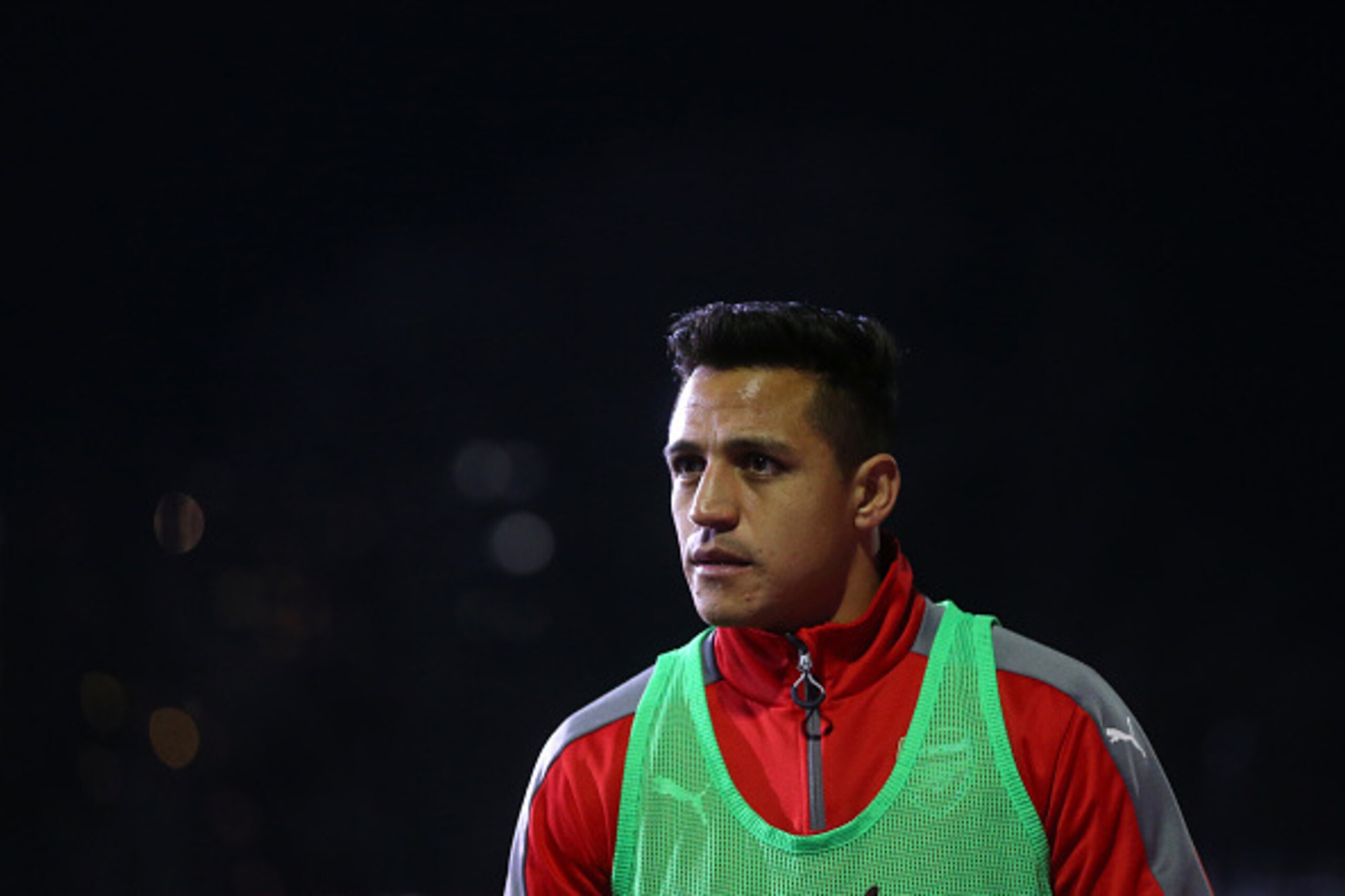 SUTTON, GREATER LONDON - FEBRUARY 20: Alexis Sanchez of Arsenal during The Emirates FA Cup Fifth Round match between Sutton United and Arsenal on February 20, 2017 in Sutton, Greater London. (Photo by Catherine Ivill - AMA/Getty Images) SUTTON, GREATER LONDON - FEBRUARY 20: Alexis Sanchez of Arsenal during The Emirates FA Cup Fifth Round match between Sutton United and Arsenal on February 20, 2017 in Sutton, Greater London. (Photo by Catherine Ivill - AMA/Getty Images)