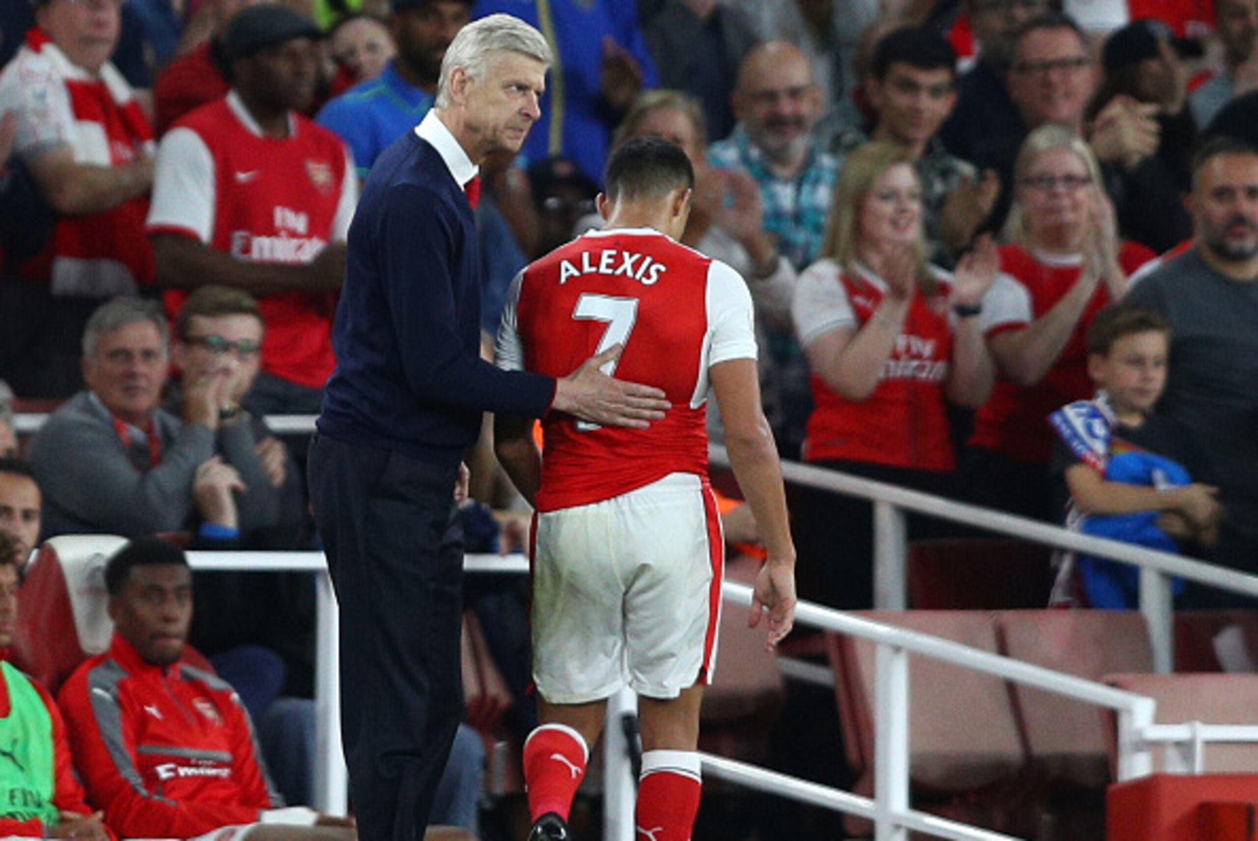 LONDON, ENGLAND - SEPTEMBER 24: Arsene Wenger, Manager of Arsenal pats Alexis Sanchez of Arsenal on the back after he is subbed during the Premier League match between Arsenal and Chelsea at the Emirates Stadium on September 24, 2016 in London, England. LONDON, ENGLAND - SEPTEMBER 24: Arsene Wenger, Manager of Arsenal pats Alexis Sanchez of Arsenal on the back after he is subbed during the Premier League match between Arsenal and Chelsea at the Emirates Stadium on September 24, 2016 in London, England.