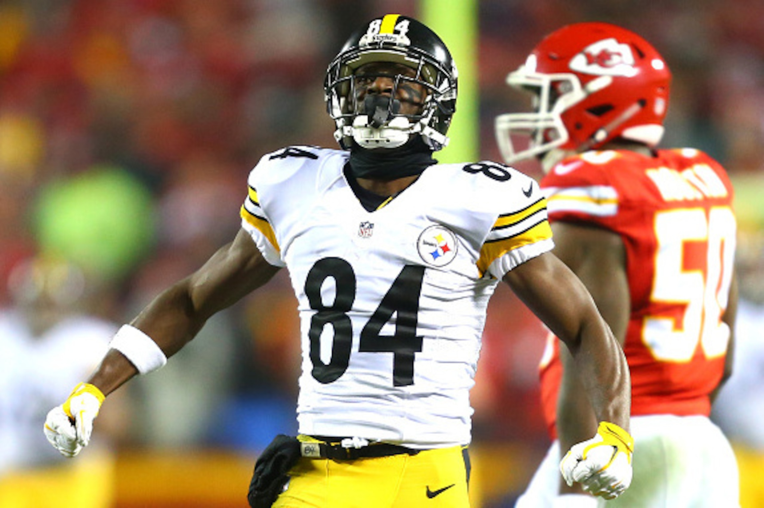KANSAS CITY, MP - JANUARY 15: Wide receiver Antonio Brown #84 of the Pittsburgh Steelers celebrates after a catch against the Kansas City Chiefs during the second quarter in the AFC Divisional Playoff game at Arrowhead Stadium on January 15, 2017 in Kansa
