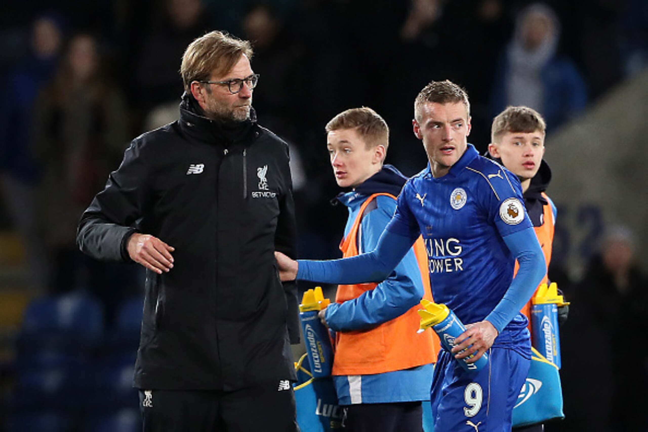 LEICESTER, ENGLAND - FEBRUARY 27:  Liverpool Manager / Head Coach Jurgen Klopp embraces Jamie Vardy of Leicester City at the end of the Premier League match between Leicester City and Liverpool at The King Power Stadium on February 27, 2017 in Leicester, 