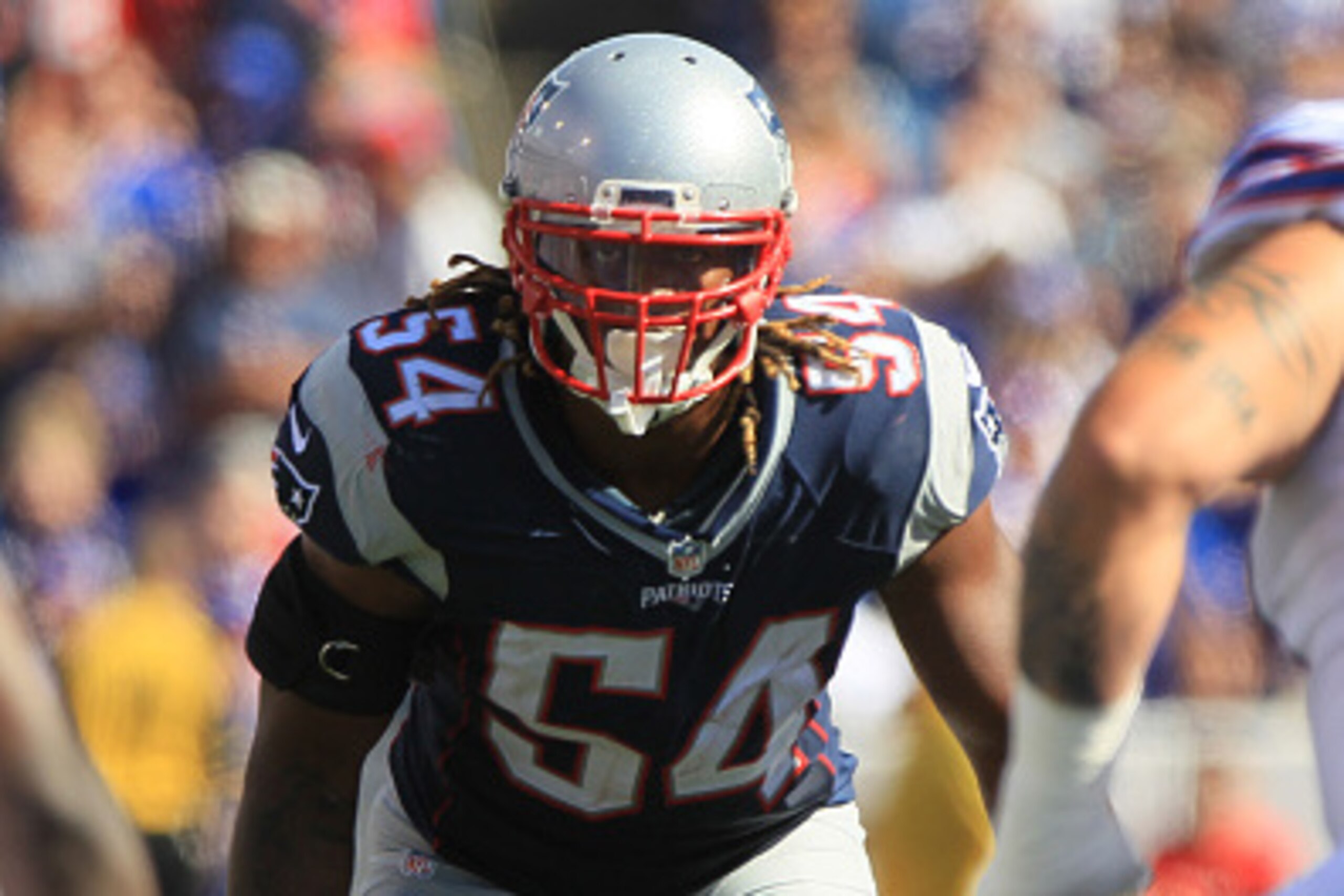 ORCHARD PARK, NY - SEPTEMBER 20:  Dont'a Hightower #54 of the New England Patriots takes a defensive stance during the second half against the Buffalo Bills  at Ralph Wilson Stadium on September 20, 2015 in Orchard Park, New York. (Photo by Jerome Davis/G