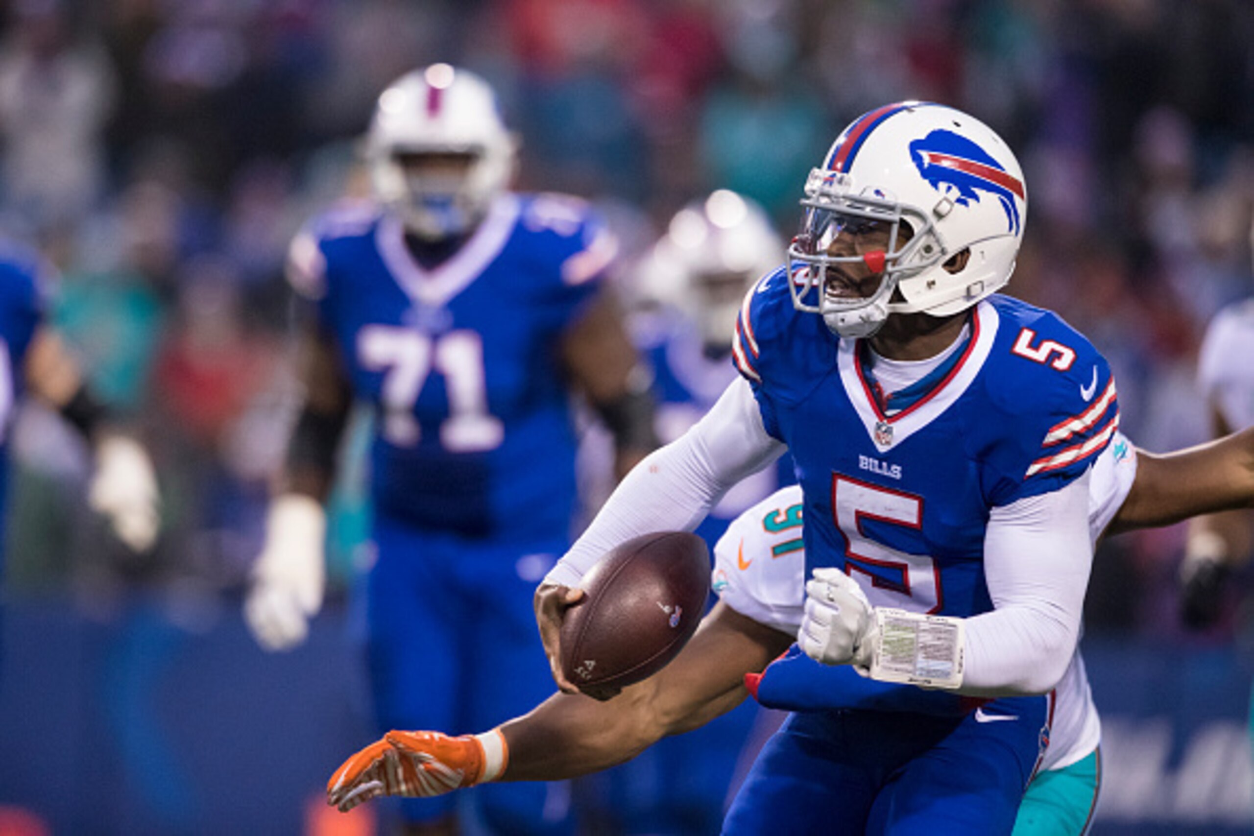 ORCHARD PARK, NY - DECEMBER 24: Tyrod Taylor #5 of the Buffalo Bills runs with the ball during overtime against the Miami Dolphins on December 24, 2016 at New Era Field in Orchard Park, New York. Miami defeats Buffalo 34-31 in overtime. (Photo by Brett ORCHARD PARK, NY - DECEMBER 24: Tyrod Taylor #5 of the Buffalo Bills runs with the ball during overtime against the Miami Dolphins on December 24, 2016 at New Era Field in Orchard Park, New York. Miami defeats Buffalo 34-31 in overtime. (Photo by Brett