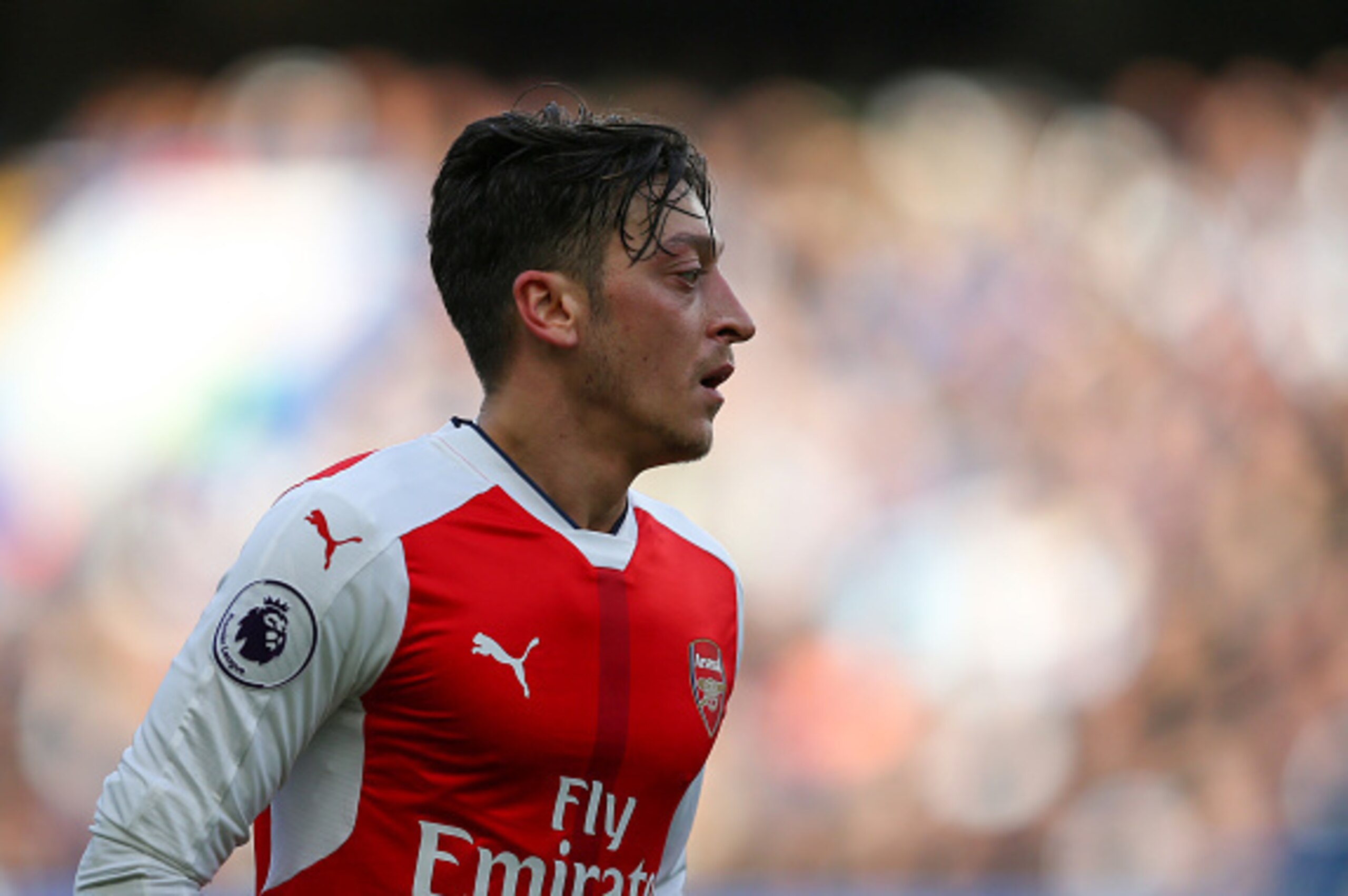 LONDON, ENGLAND - FEBRUARY 04: Mesut Ozil of Arsenal during the Premier League match between Chelsea and Arsenal at Stamford Bridge on February 4, 2017 in London, England. (Photo by Catherine Ivill - AMA/Getty Images)
