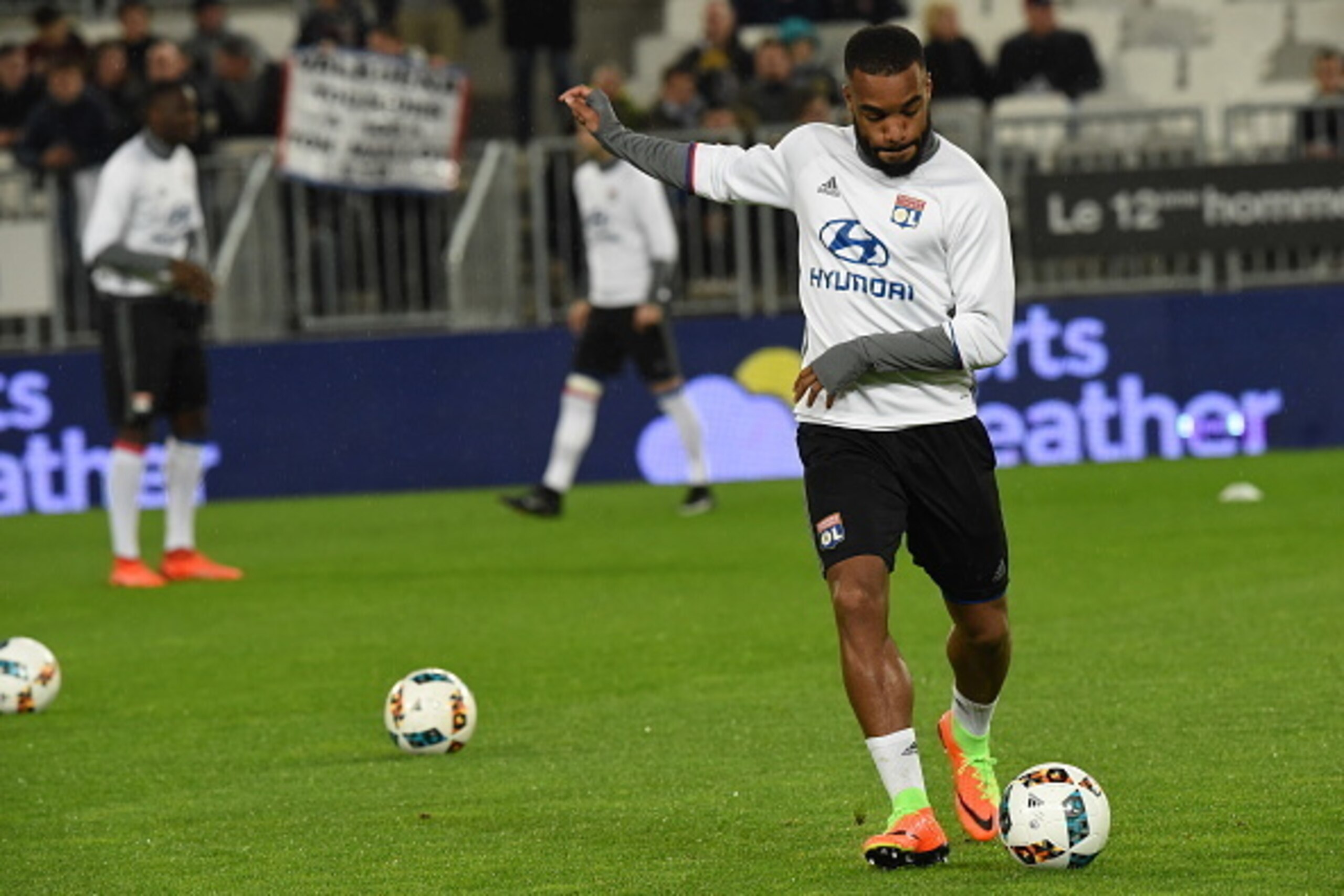 Lyon's Alexandre Lacazette warms up prior to the French L1 footbal match between Bordeaux vs Lyon on March 3, 2017 at the Matmut Stadium in Bordeaux southwestern.   / AFP PHOTO / MEHDI FEDOUACH        (Photo credit should read MEHDI FEDOUACH/AFP/Getty Ima