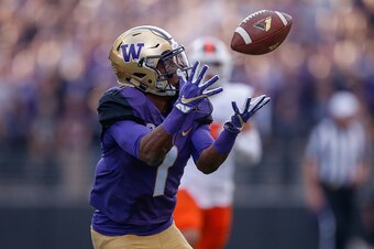 SEATTLE, WA - OCTOBER 22:  Wide receiver John Ross #1 of the Washington Huskies makes a catch against the Oregon State Beavers on October 22, 2016 at Husky Stadium in Seattle, Washington.  (Photo by Otto Greule Jr/Getty Images)