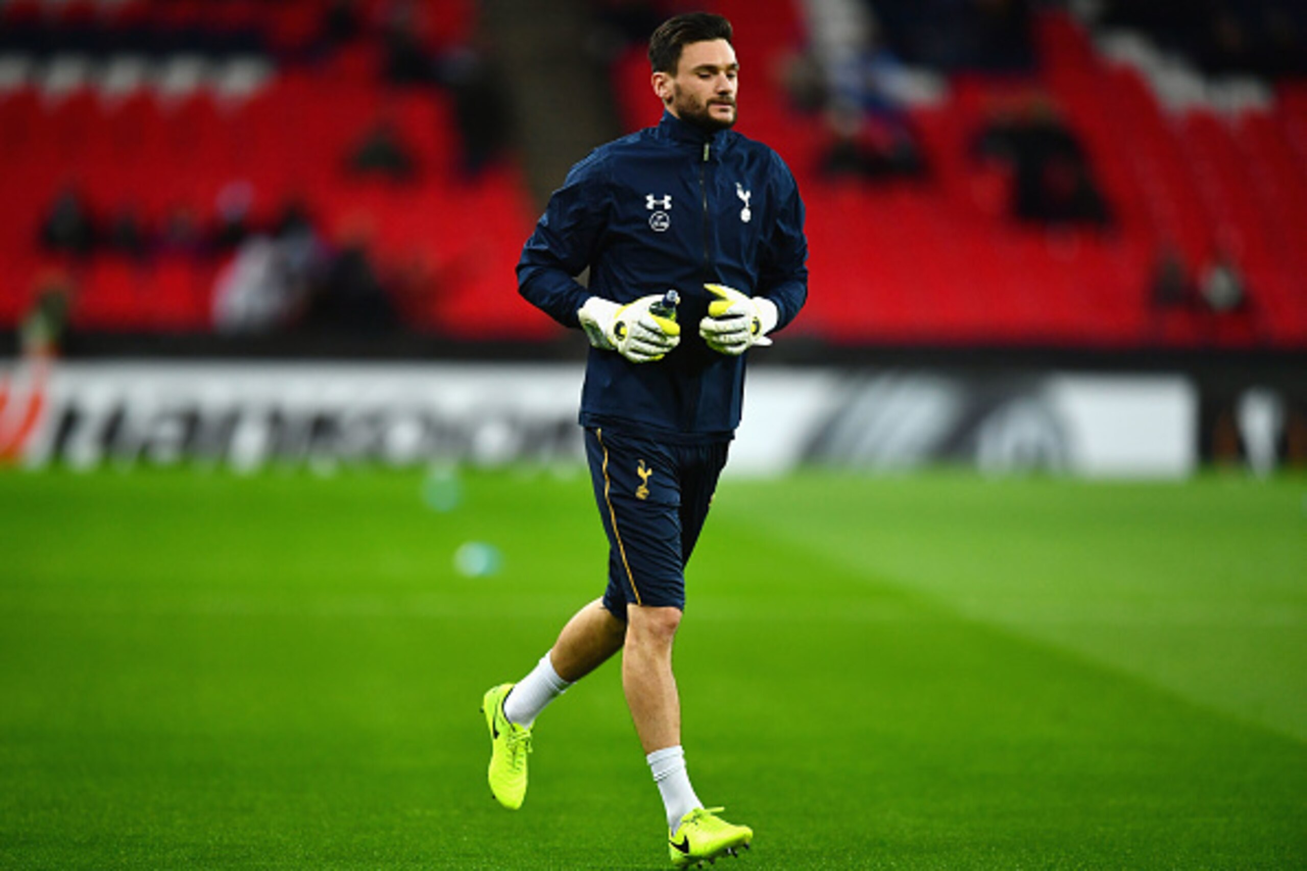 LONDON, ENGLAND - FEBRUARY 23:  Hugo Lloris of Tottenham Hotspur warms up prior to the UEFA Europa  League Round of 32 second leg match between Tottenham Hotspur and KAA Gent at Wembley Stadium on February 23, 2017 in London, United Kingdom.  (Photo by Da